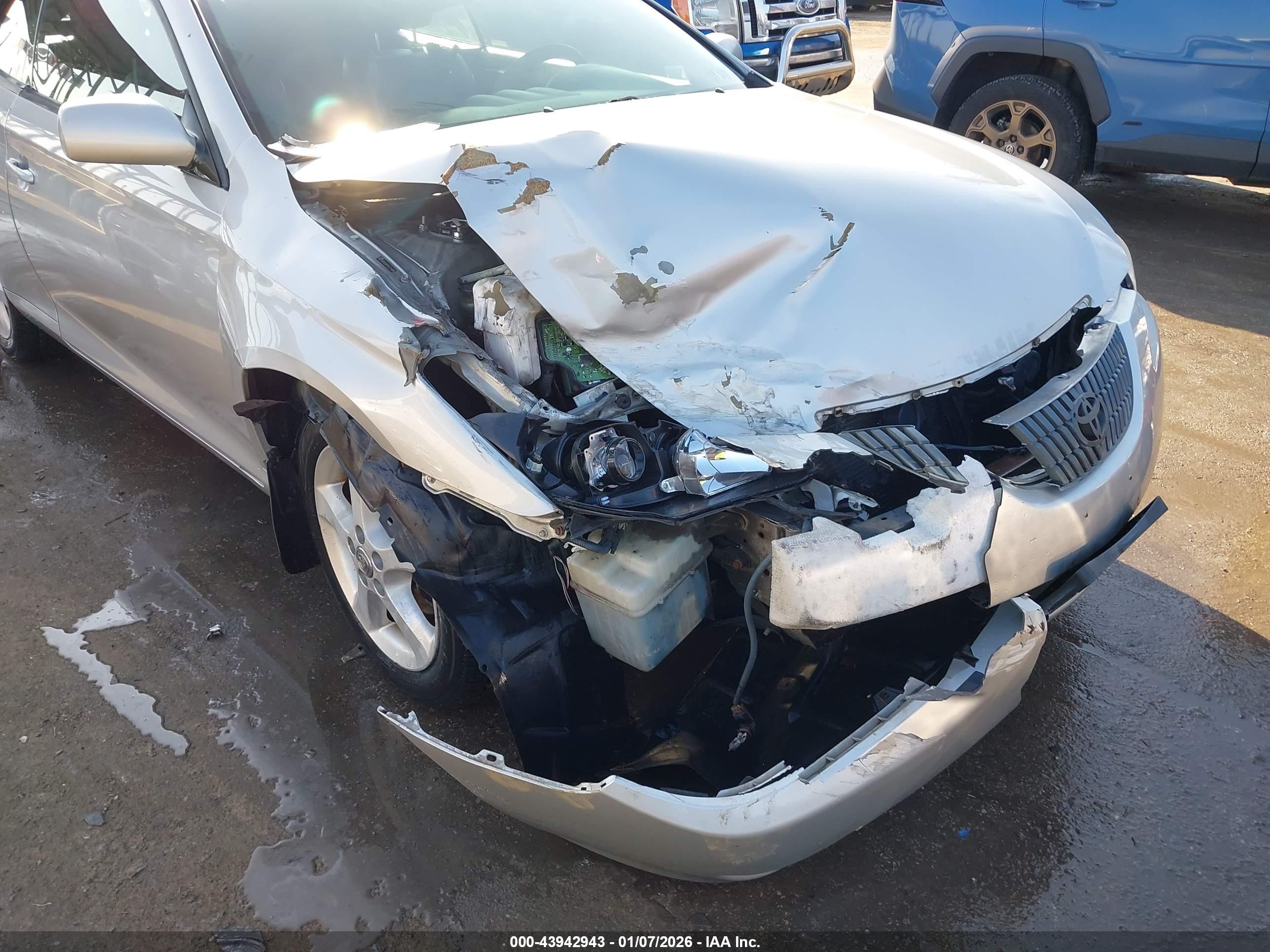 TOYOTA CAMRY image 6