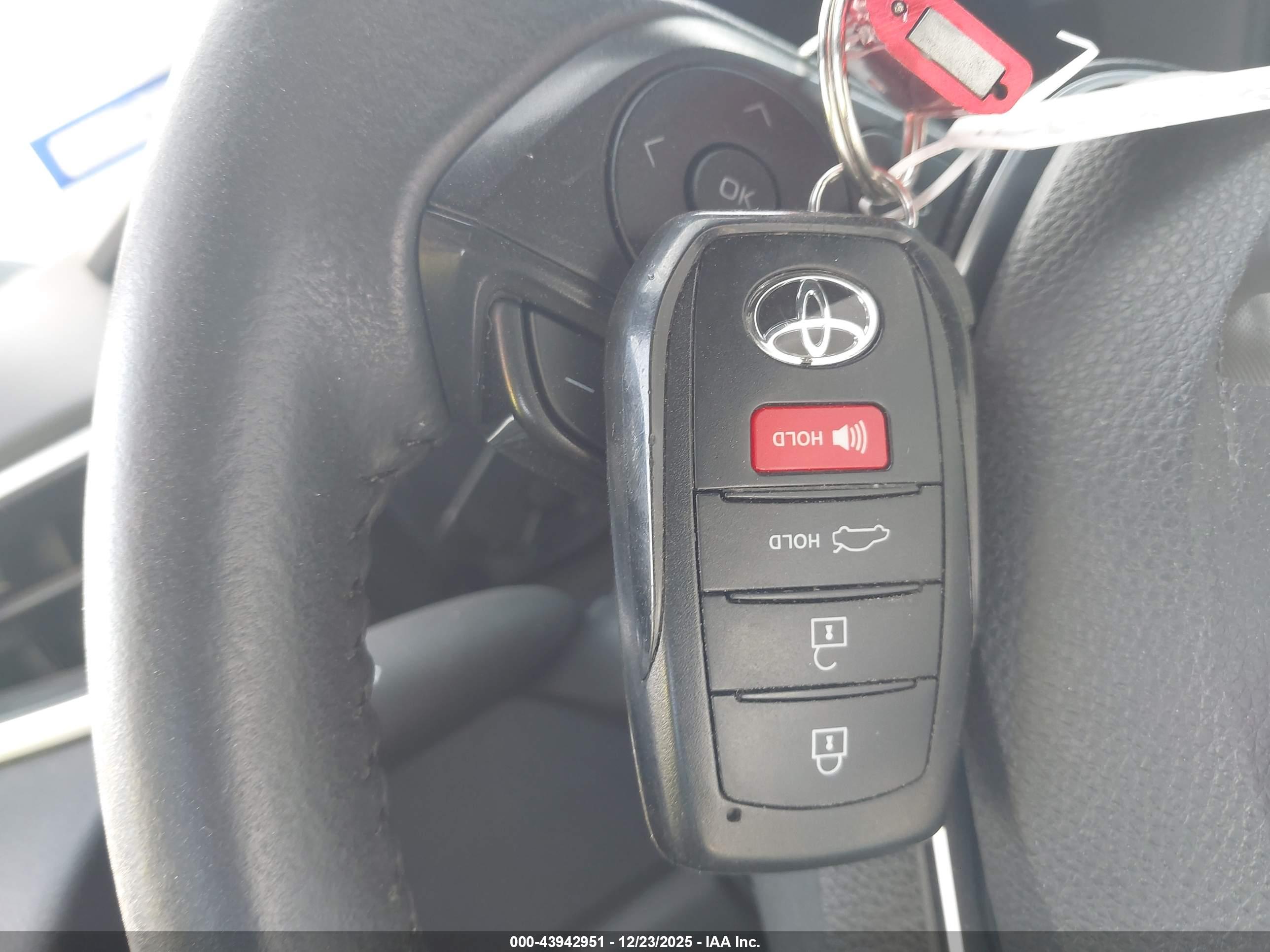 TOYOTA COROLLA image 11