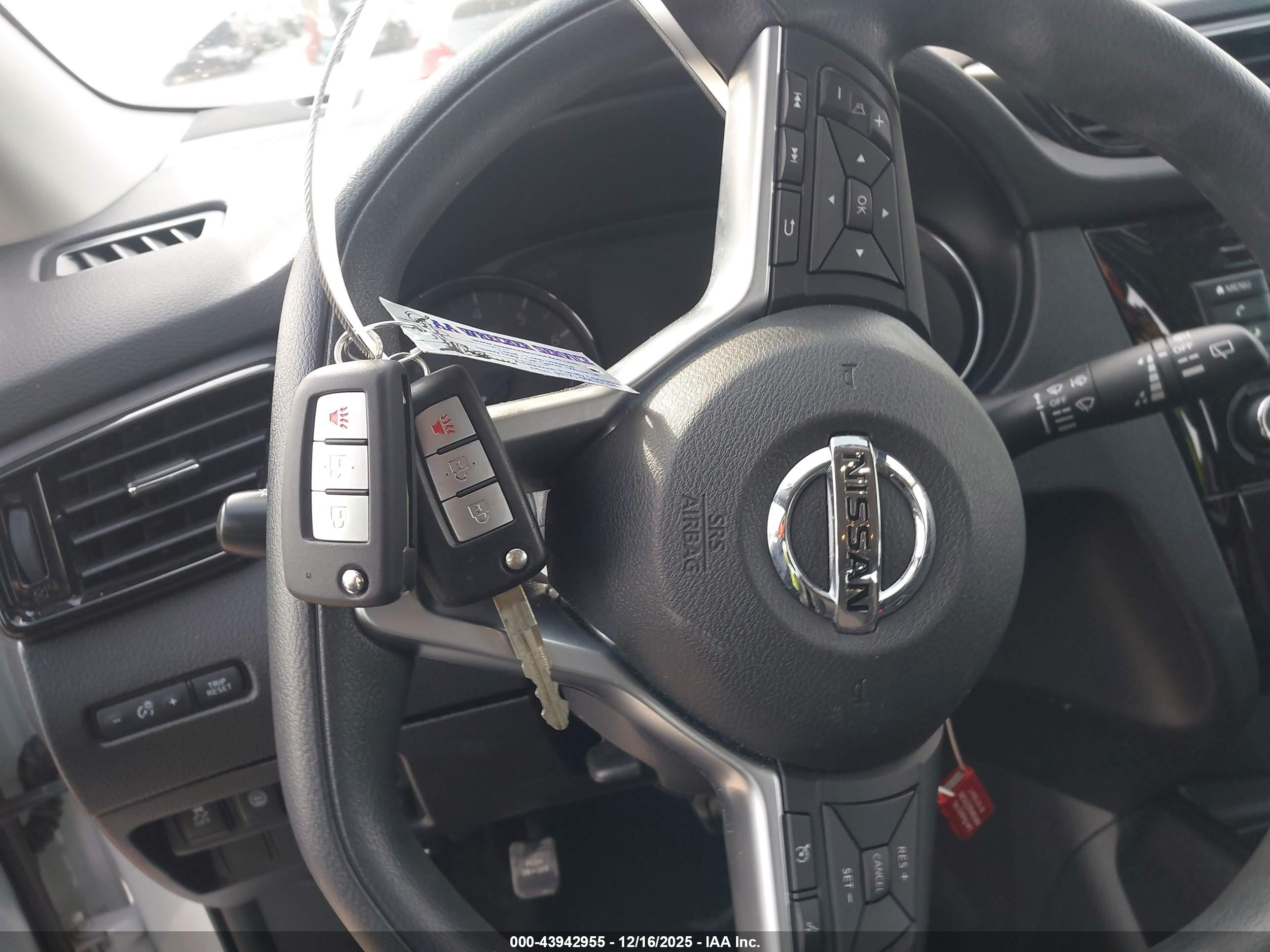 NISSAN ROGUE image 11