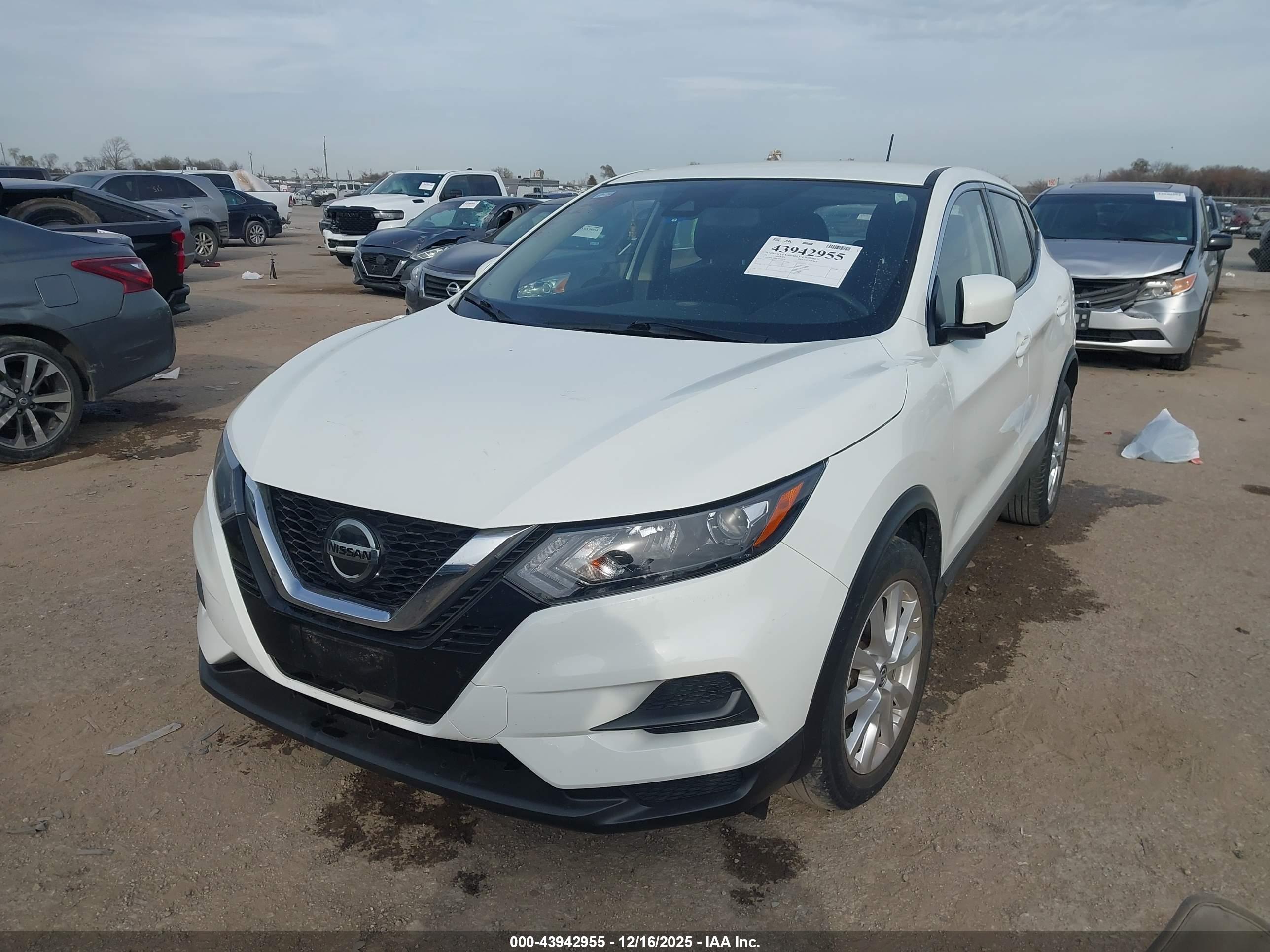 NISSAN ROGUE image 2