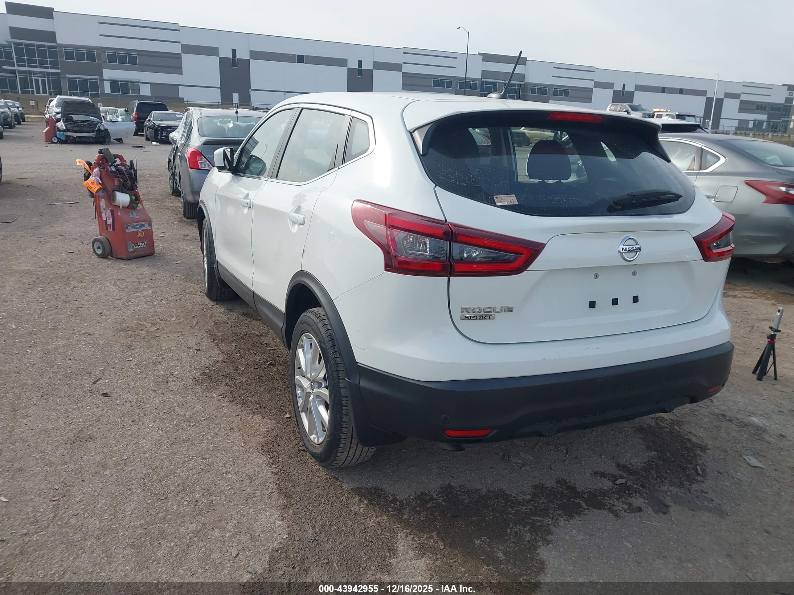 NISSAN ROGUE image 3