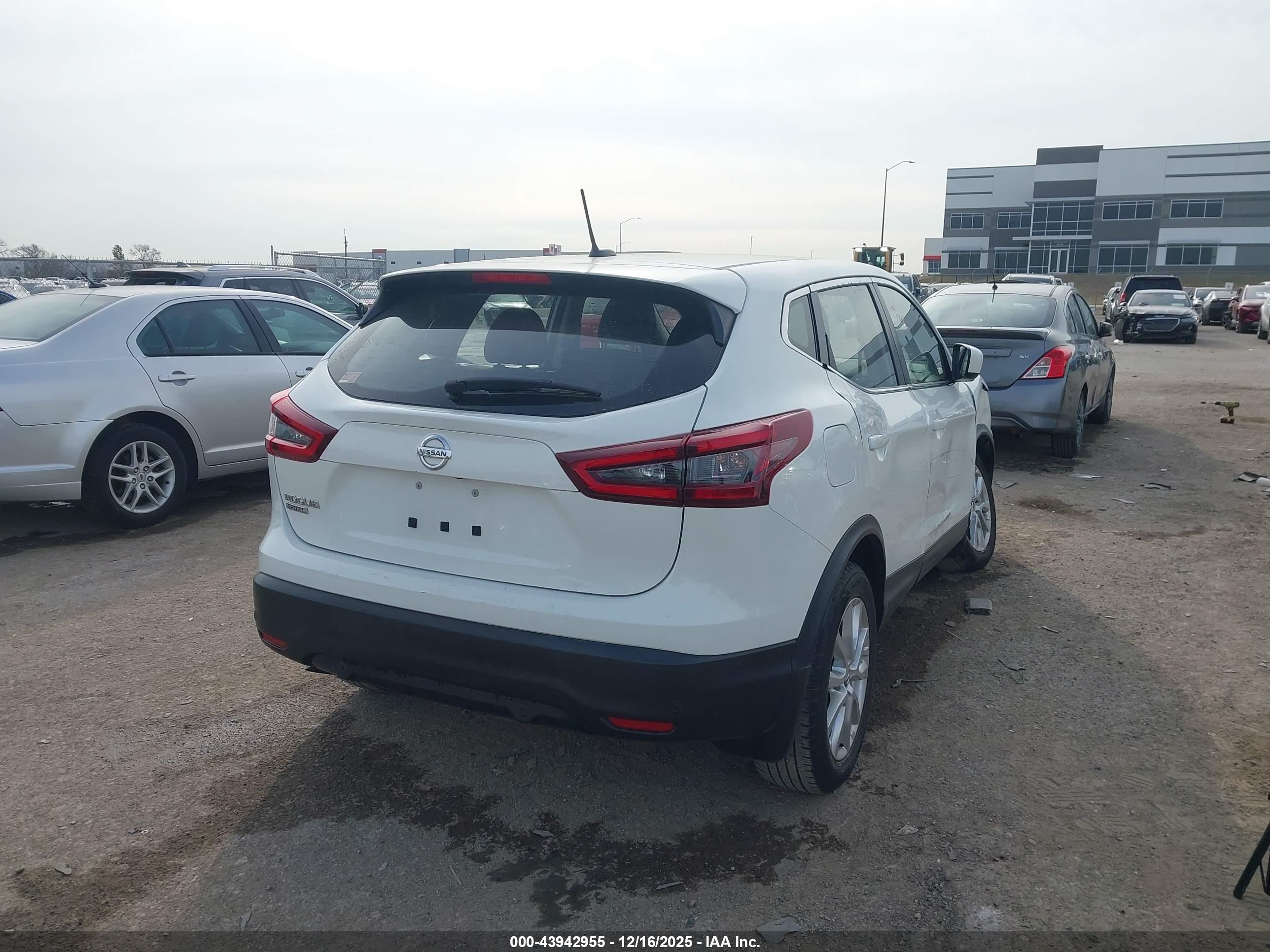 NISSAN ROGUE image 4