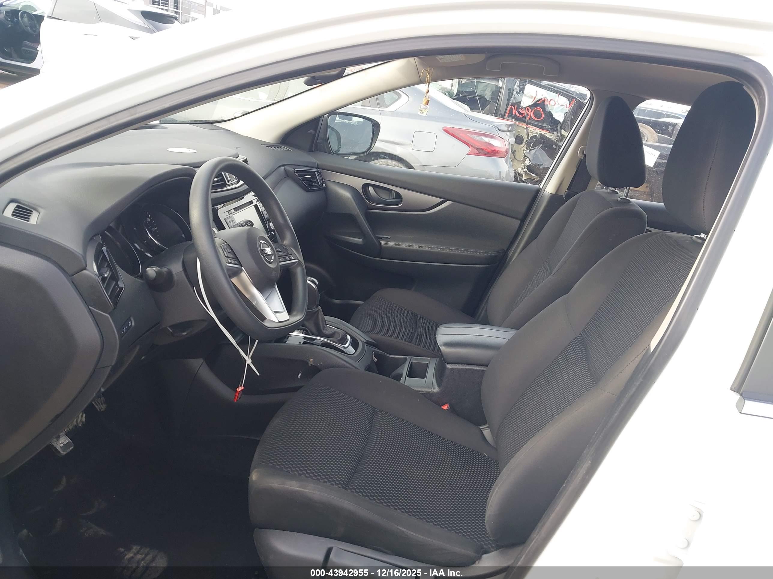 NISSAN ROGUE image 5