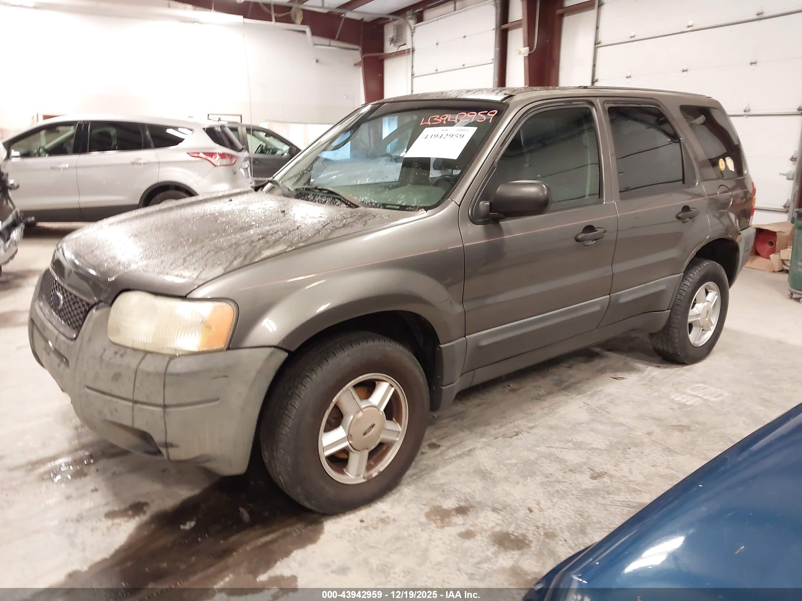 FORD ESCAPE image 2
