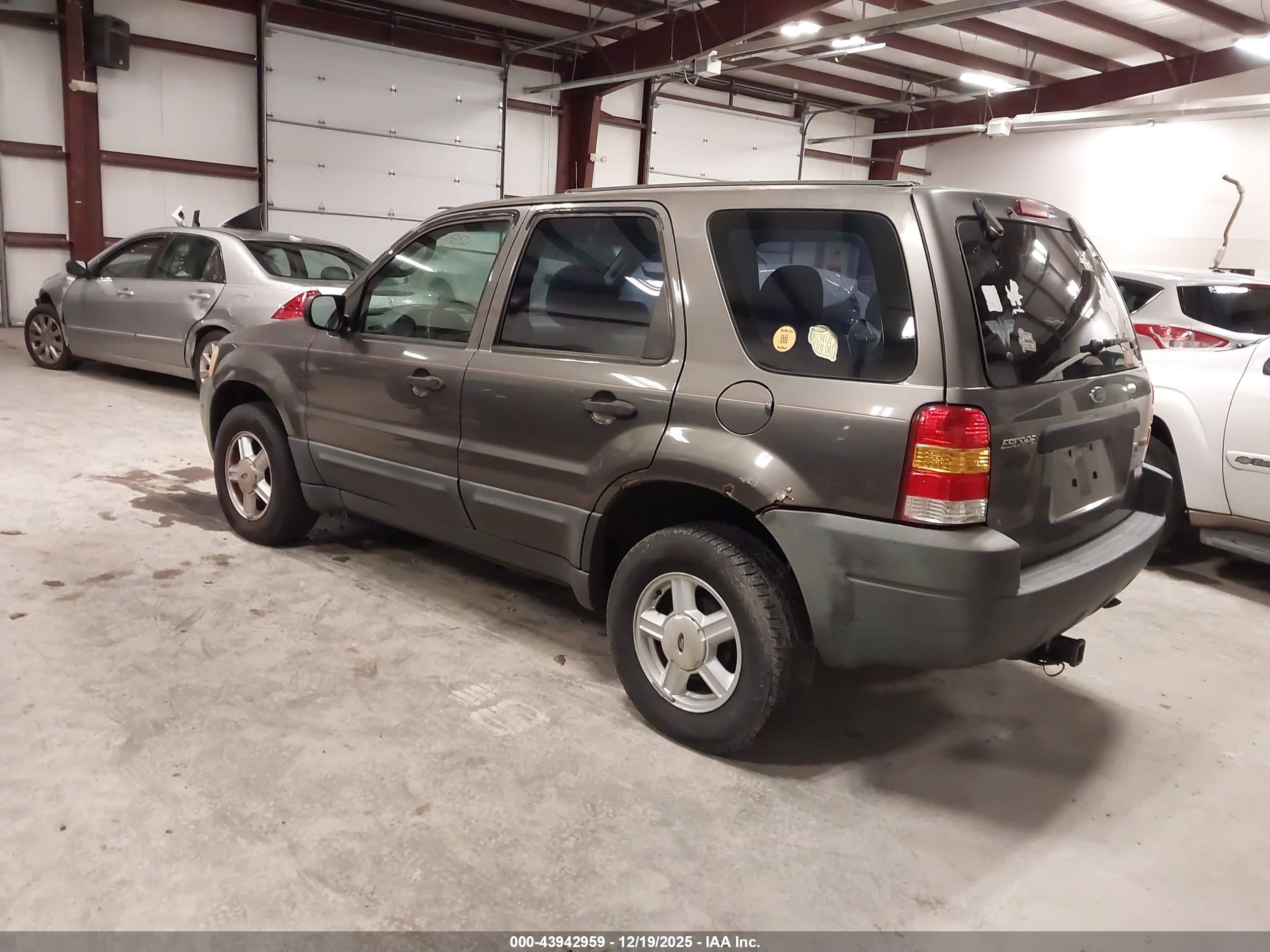 FORD ESCAPE image 3