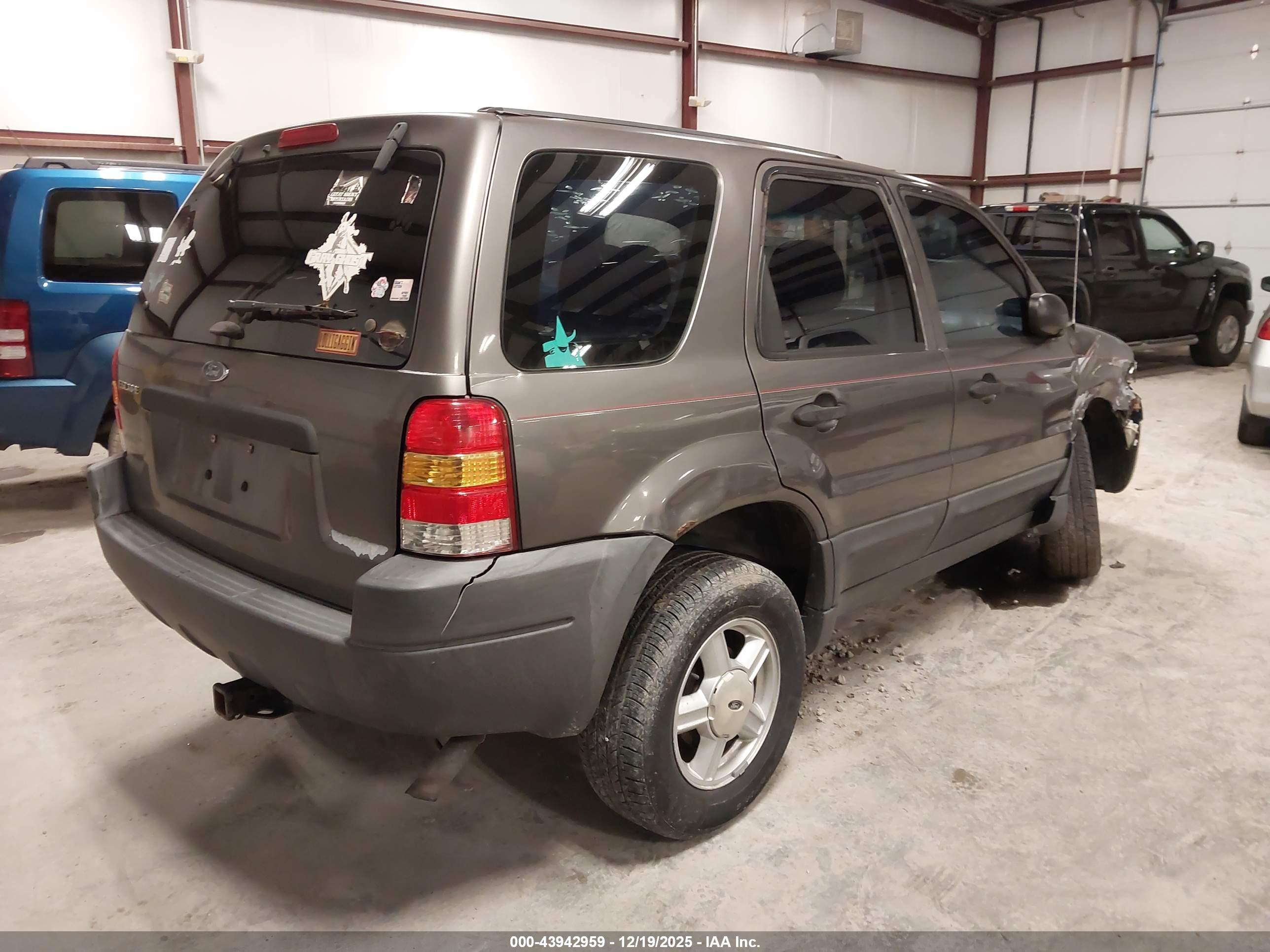 FORD ESCAPE image 4