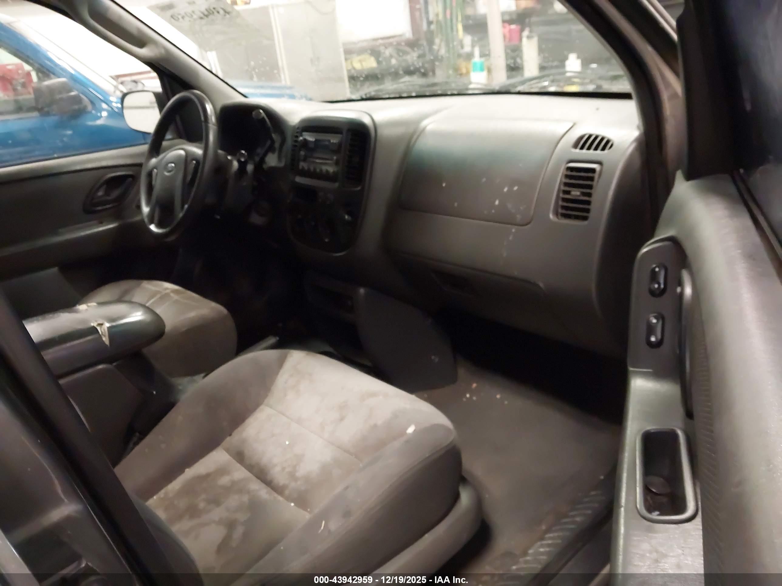 FORD ESCAPE image 5