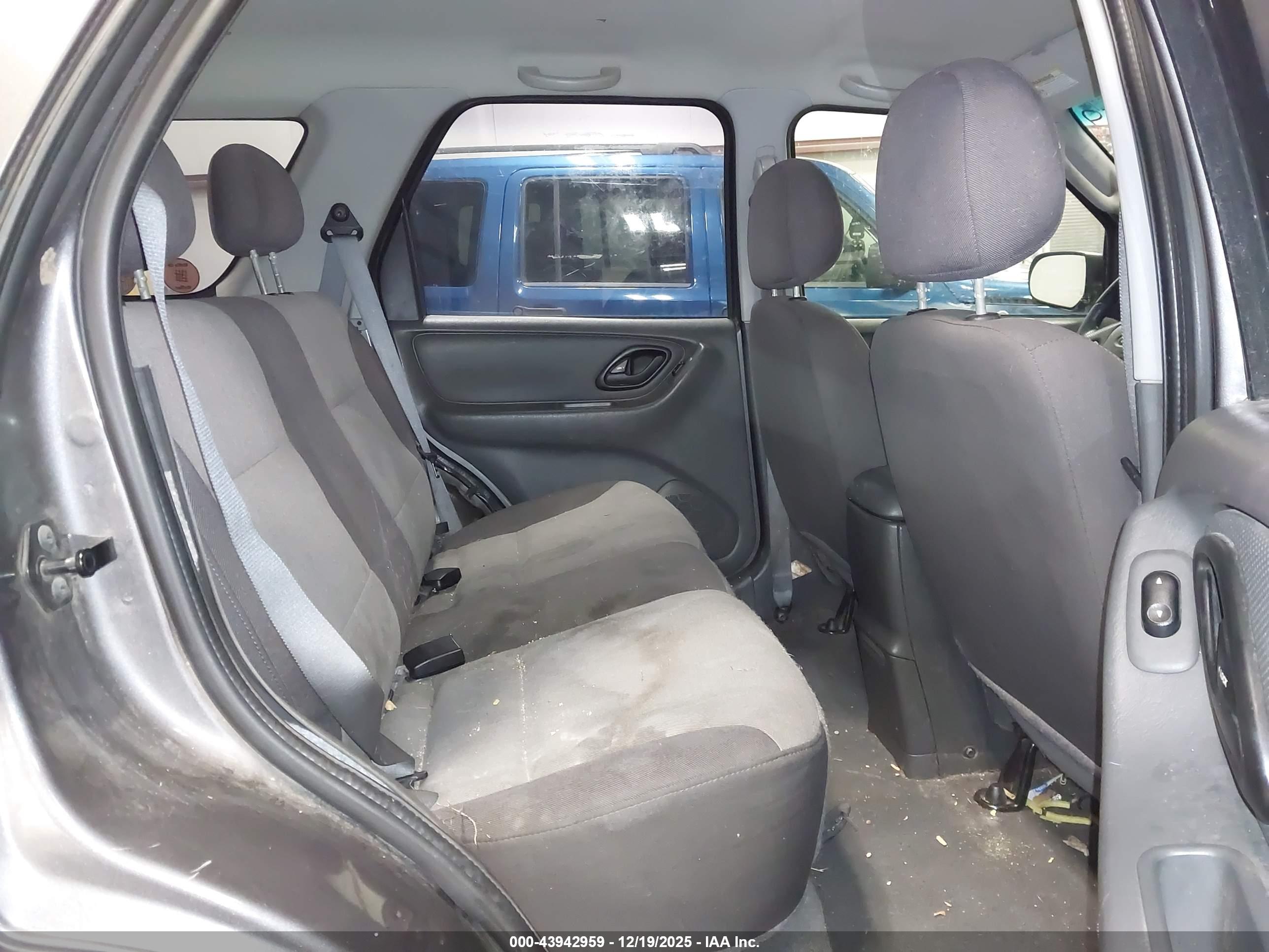 FORD ESCAPE image 8