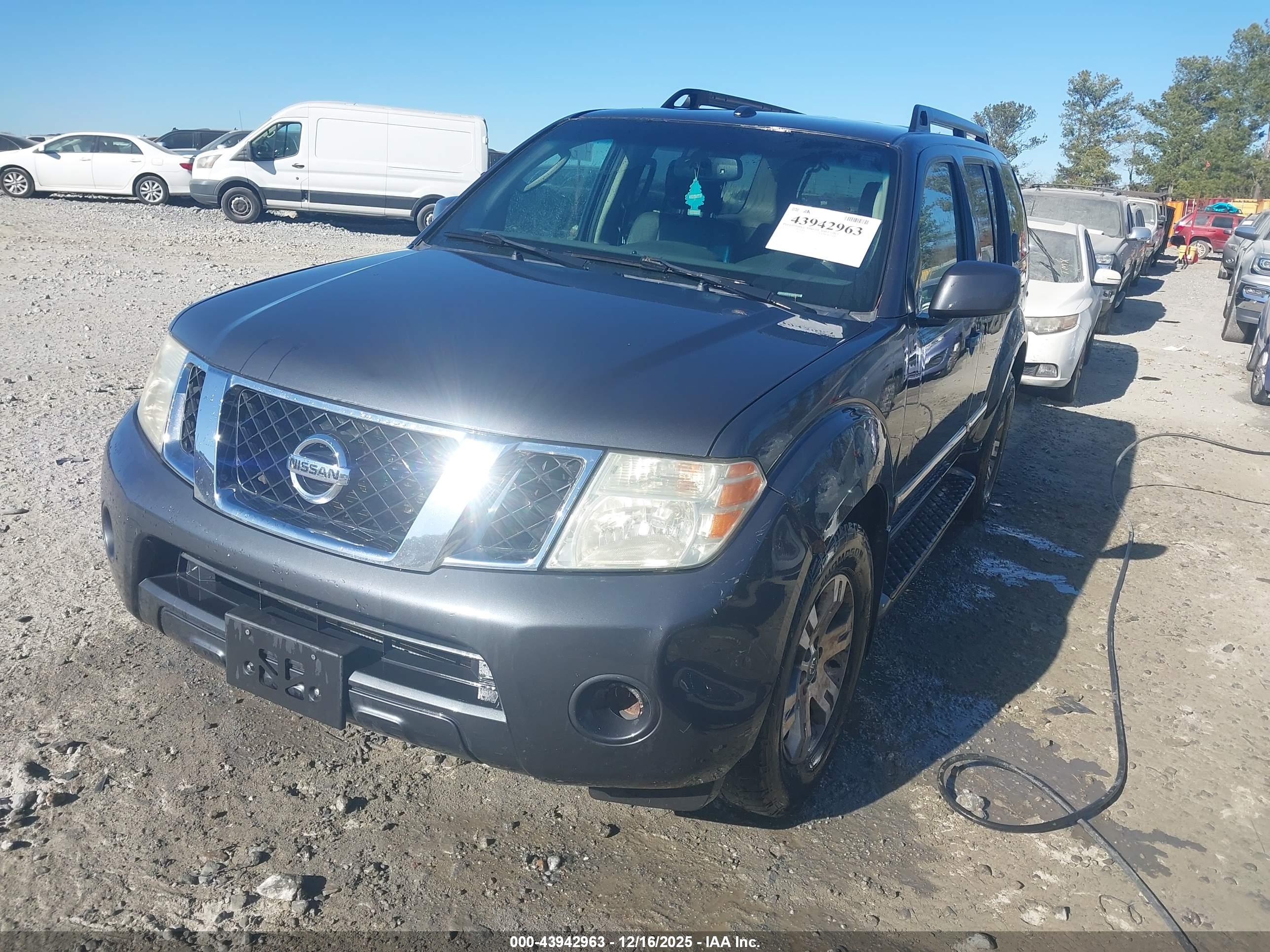 NISSAN PATHFINDER image 2