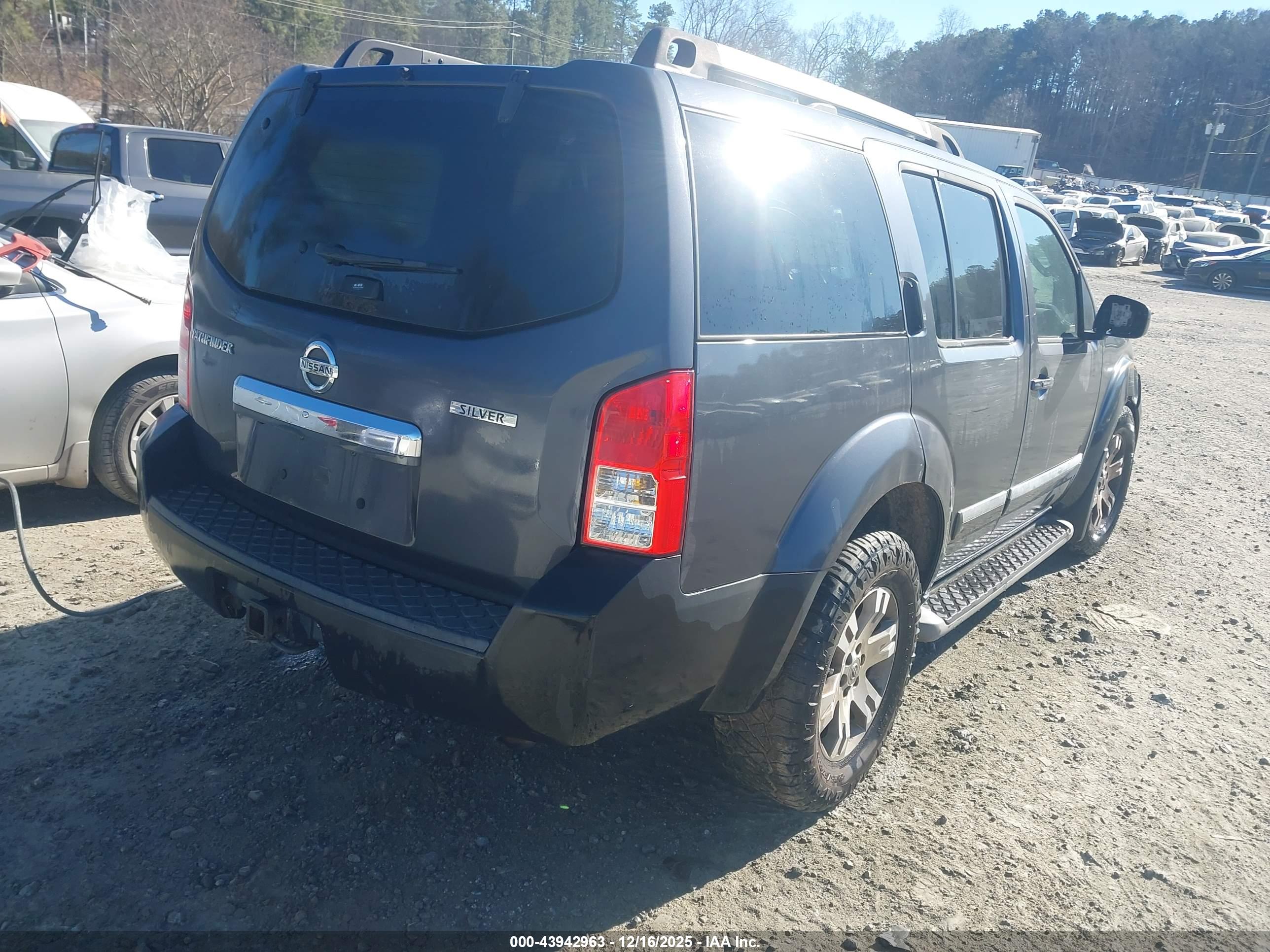 NISSAN PATHFINDER image 4