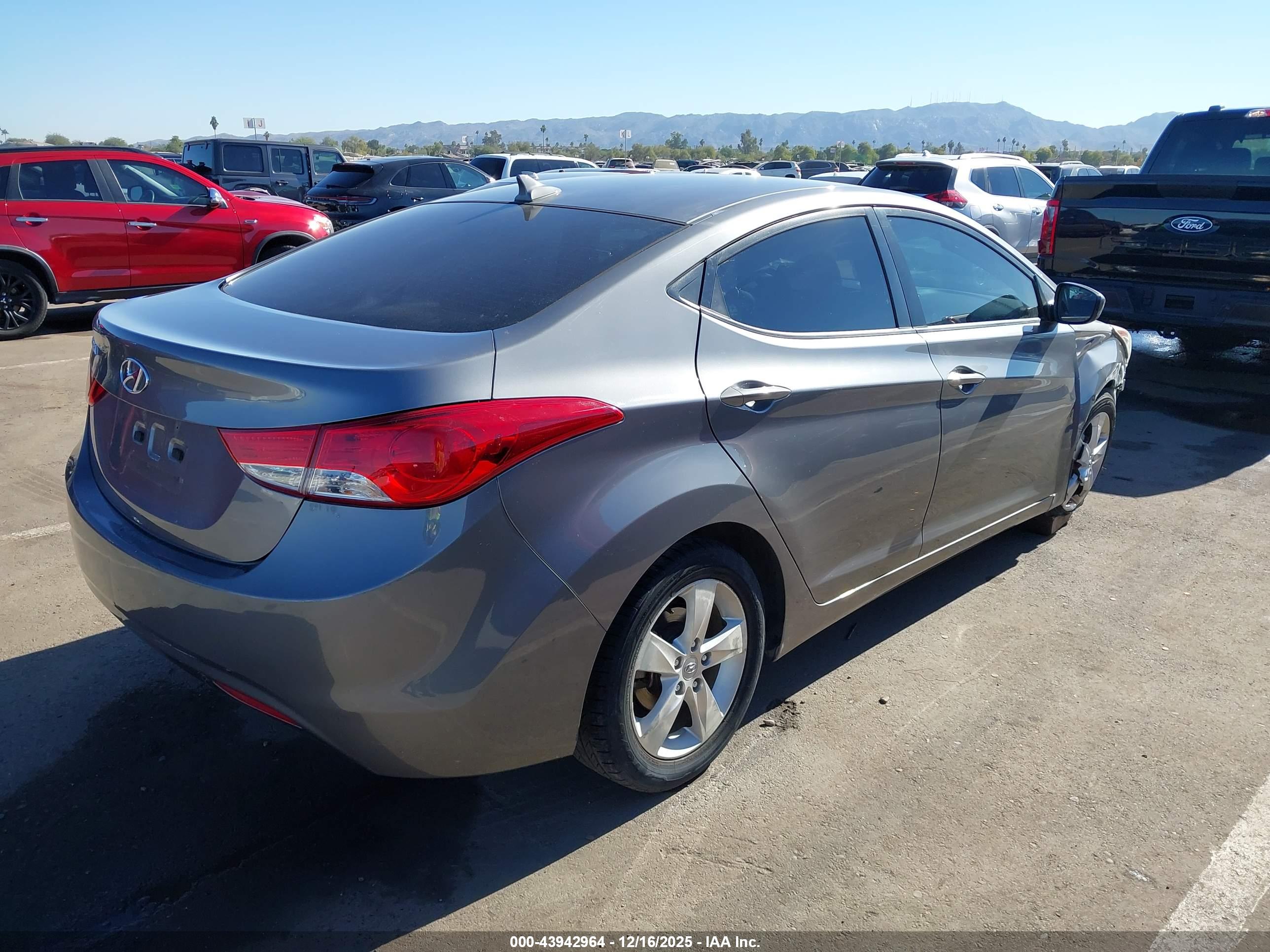 HYUNDAI ELANTRA image 4