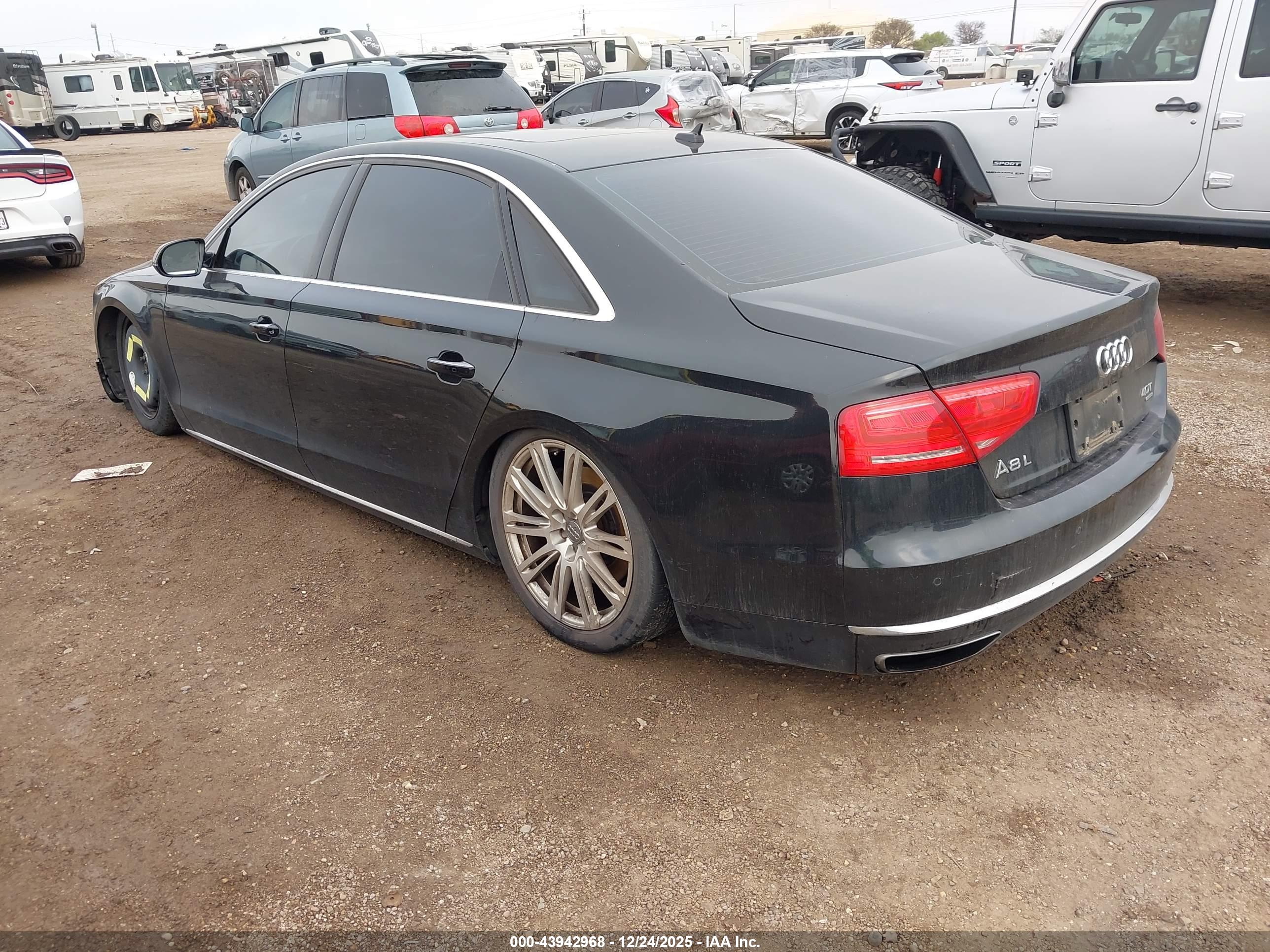 AUDI A8 image 3