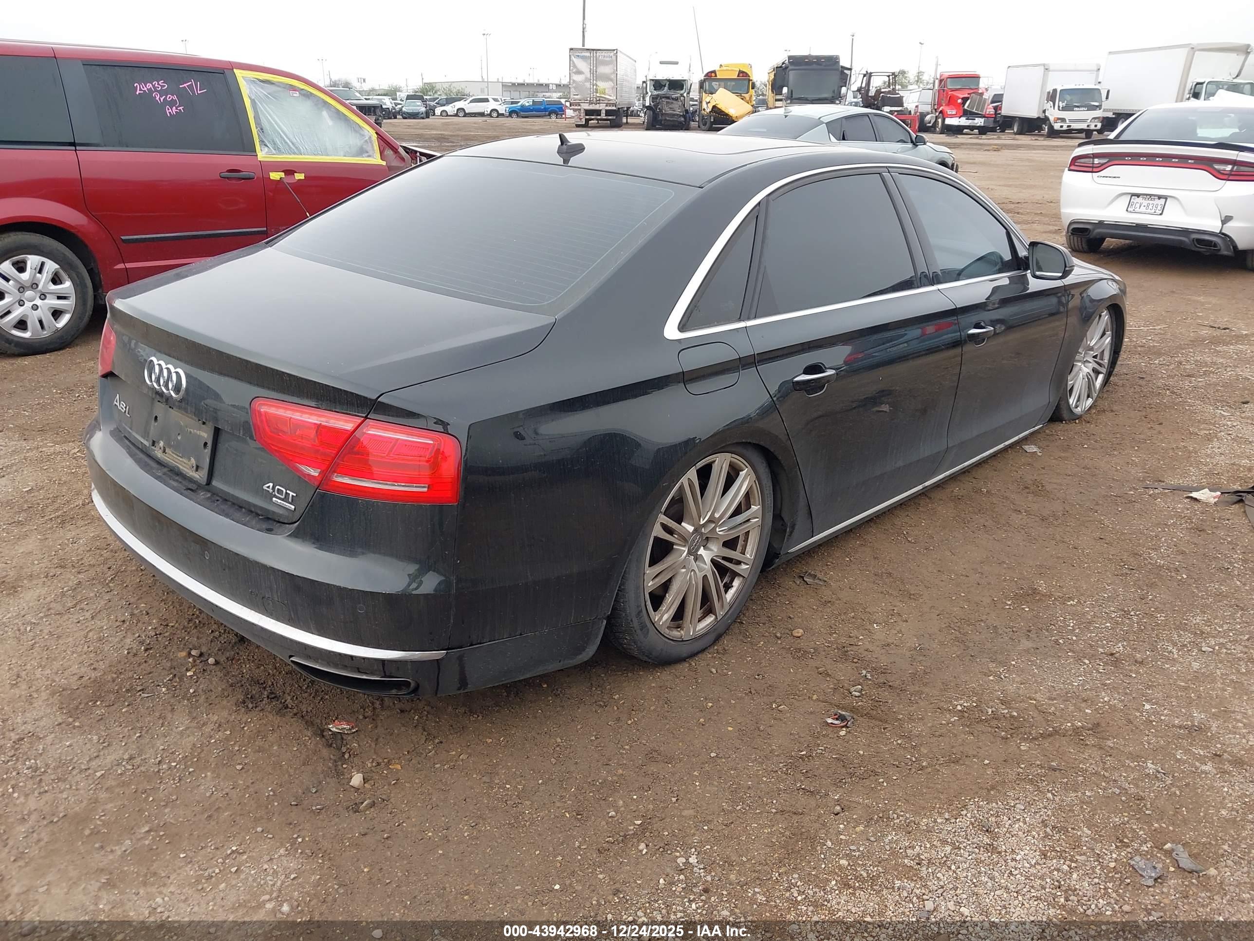 AUDI A8 image 4