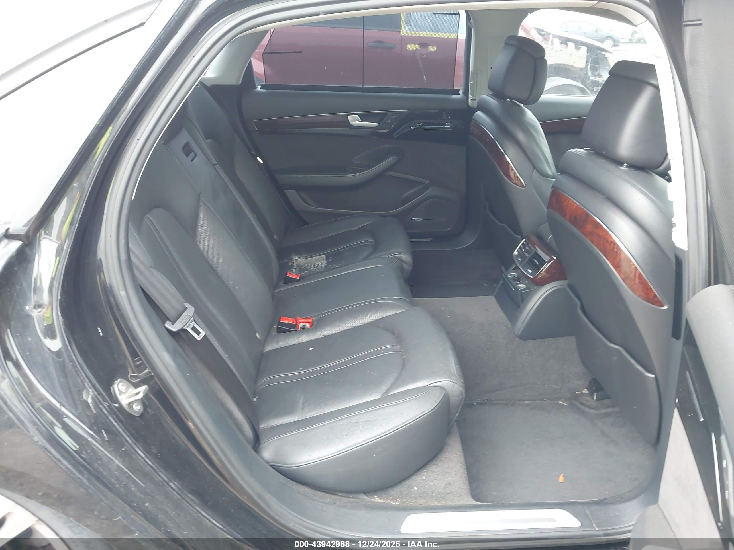 AUDI A8 image 8