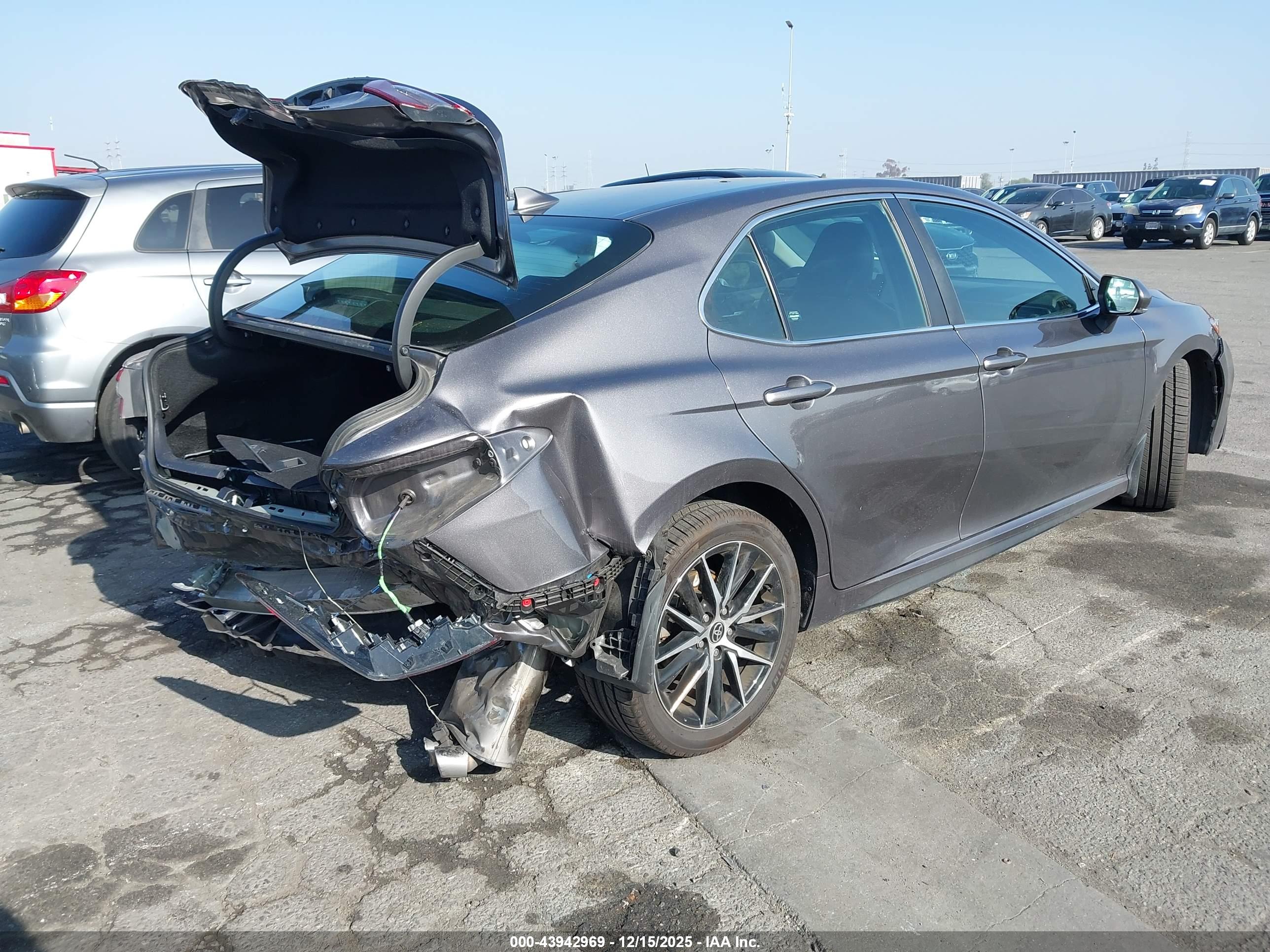 TOYOTA CAMRY image 4