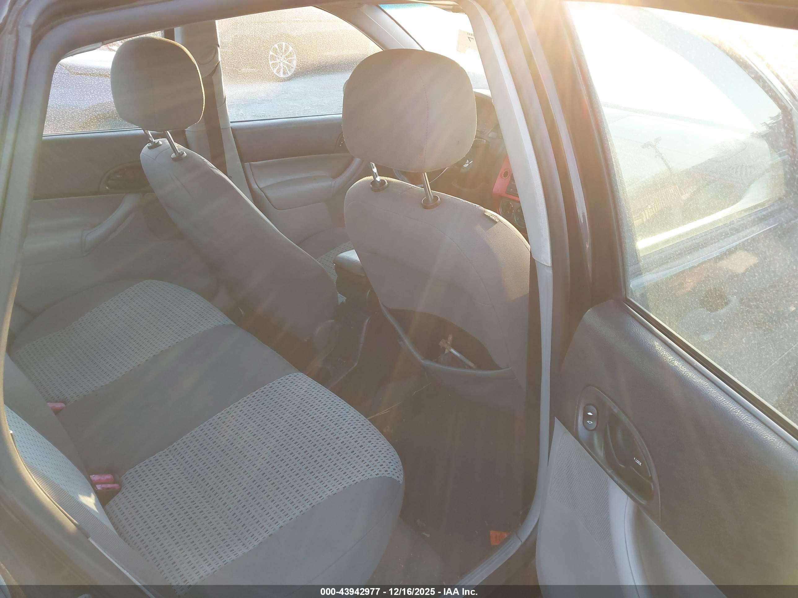 FORD FOCUS image 8