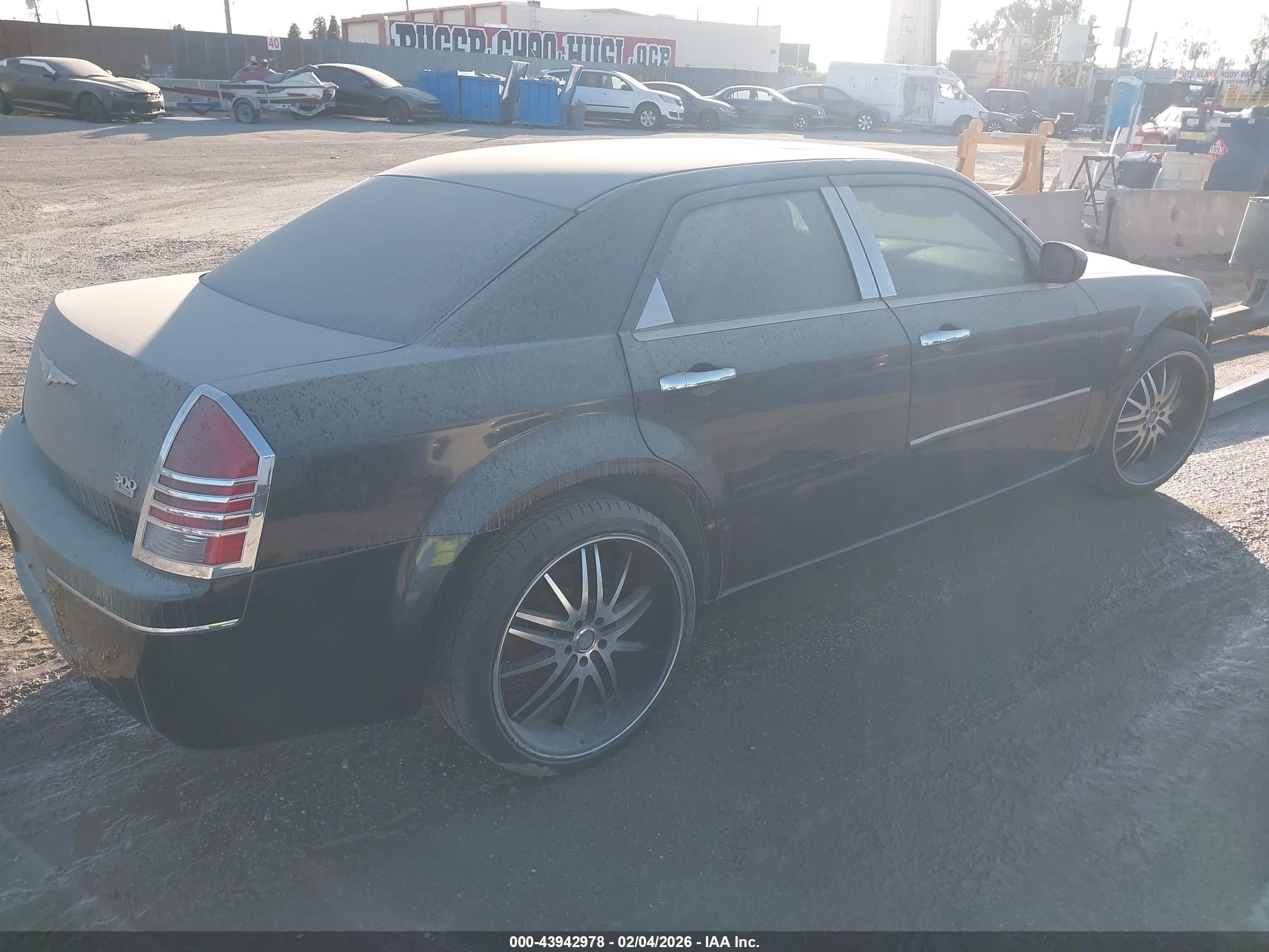 CHRYSLER 300 image 4