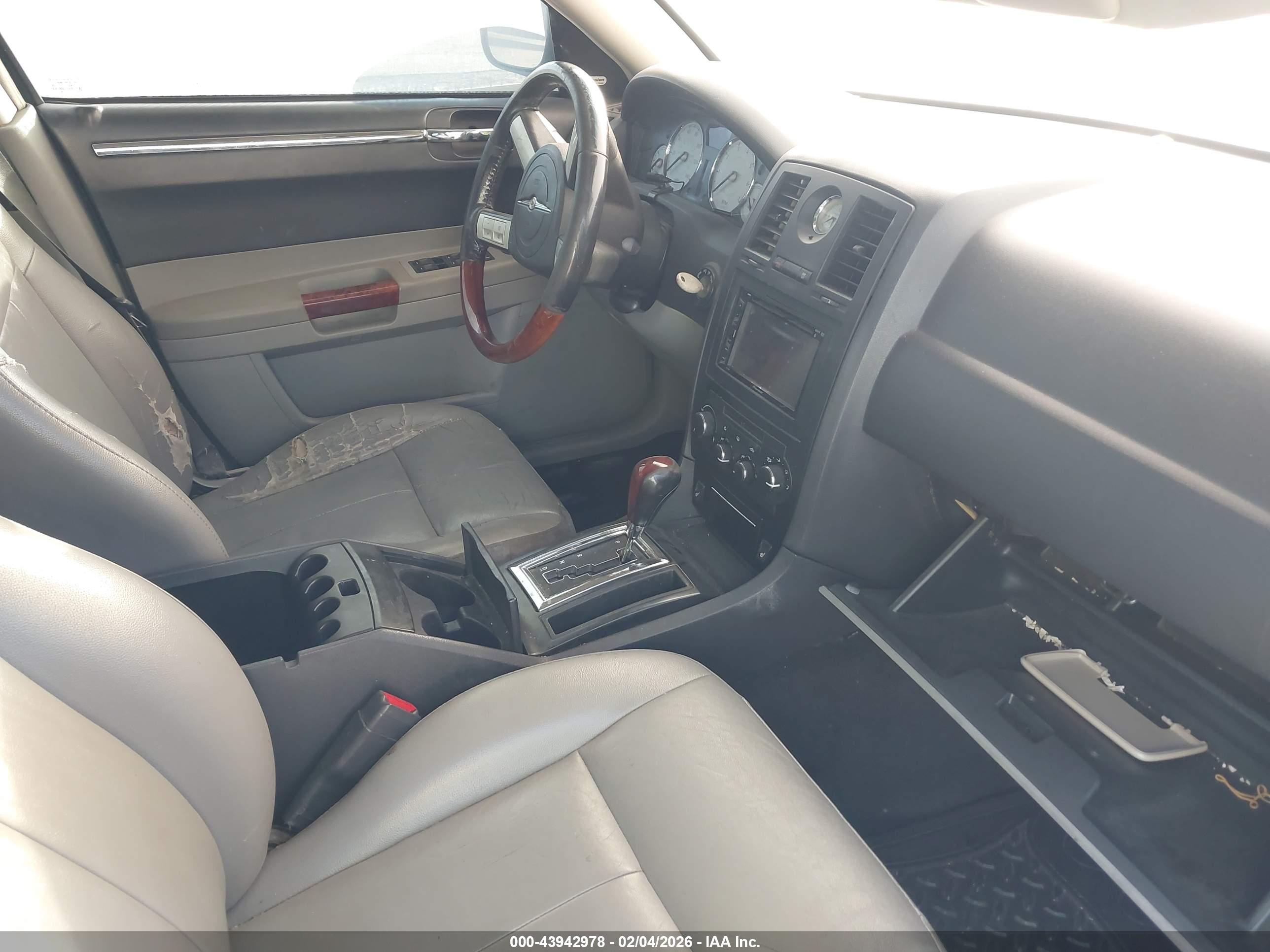 CHRYSLER 300 image 5