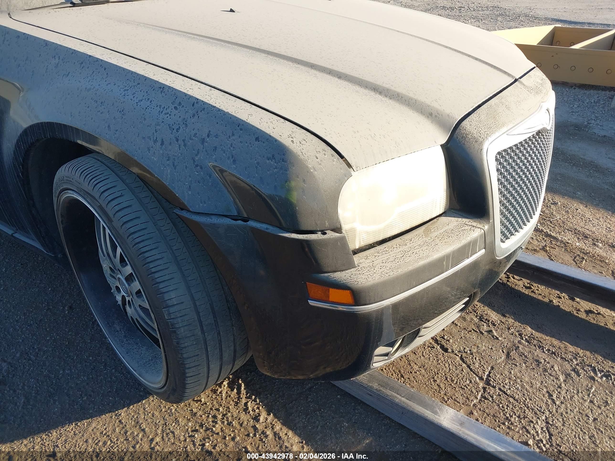 CHRYSLER 300 image 6