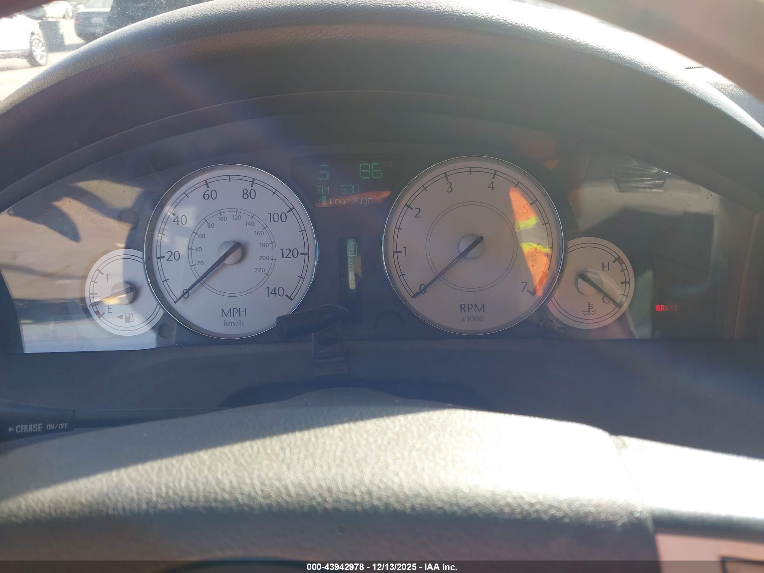 CHRYSLER 300 image 7