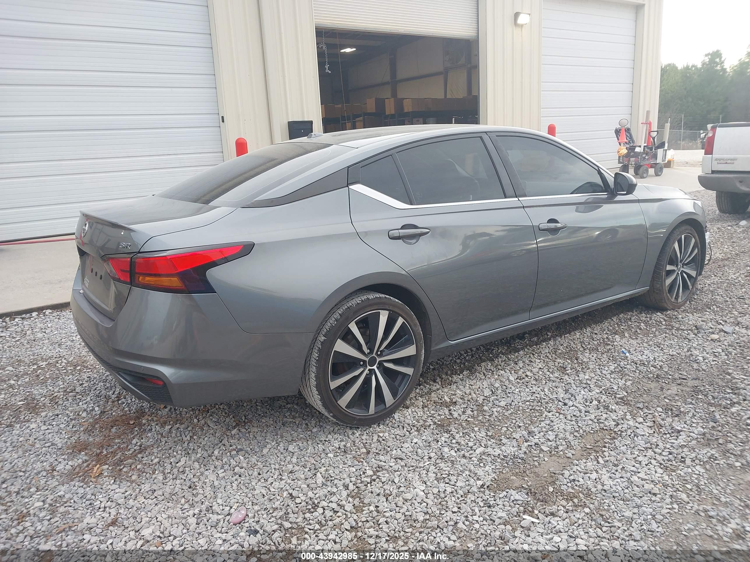 NISSAN ALTIMA image 4