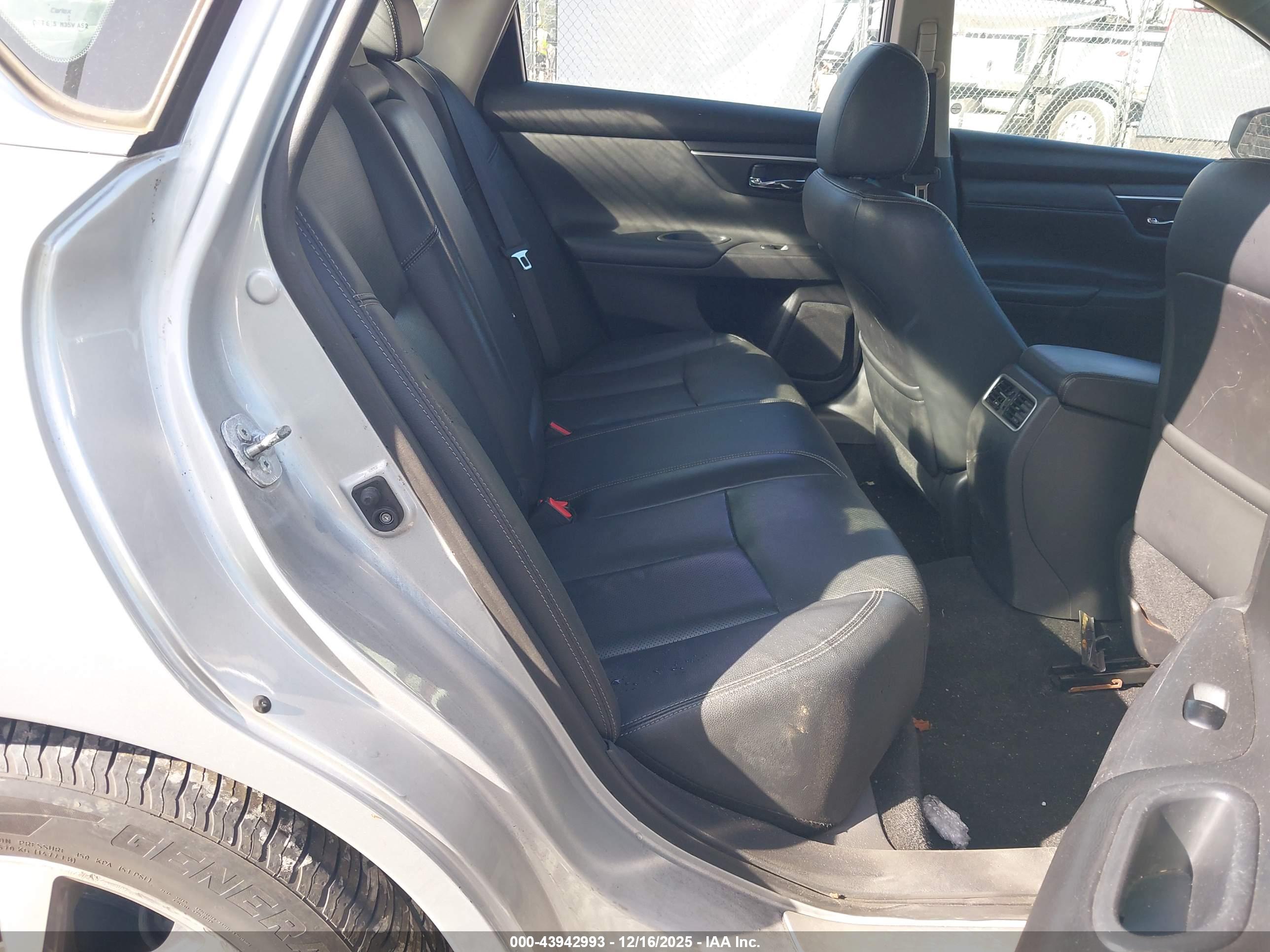 NISSAN ALTIMA image 8
