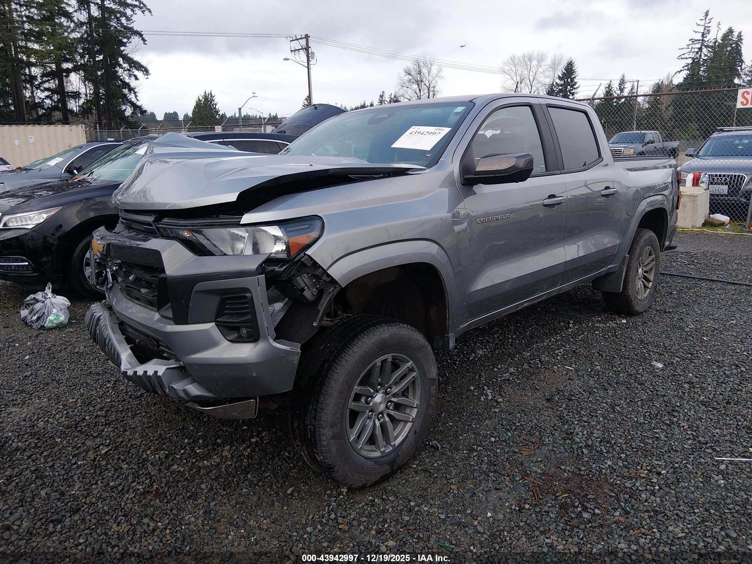 CHEVROLET COLORADO image 2