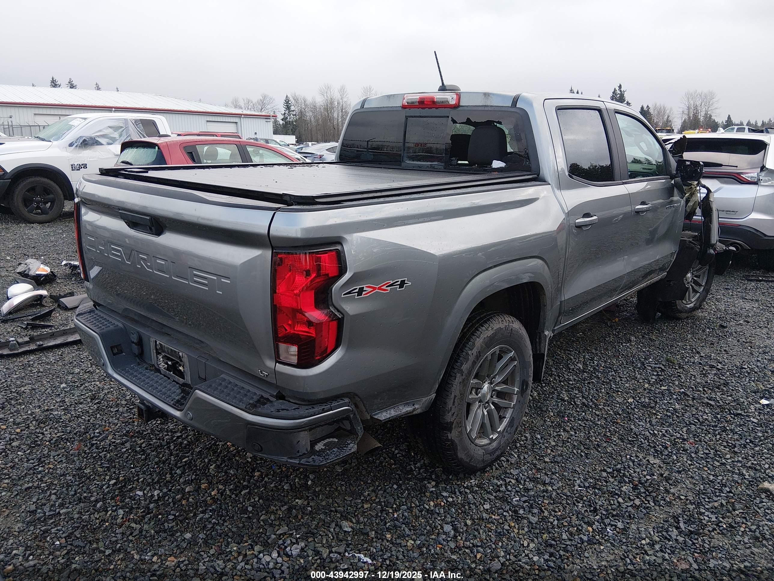 CHEVROLET COLORADO image 4