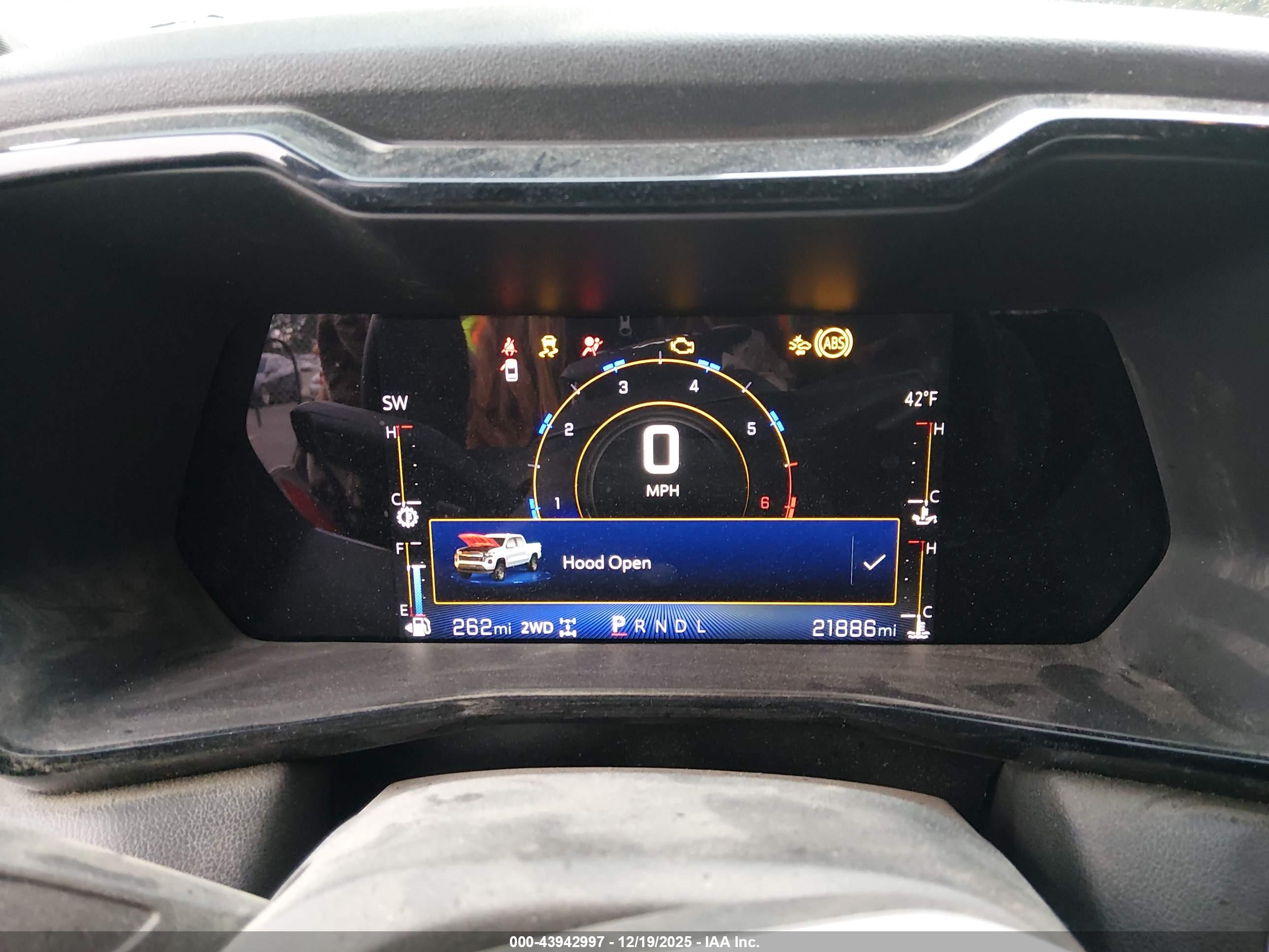 CHEVROLET COLORADO image 7