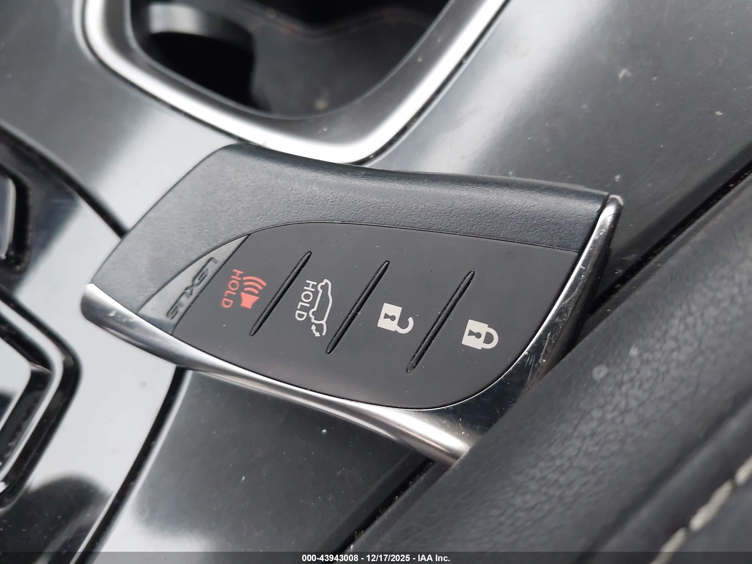LEXUS RZ image 11