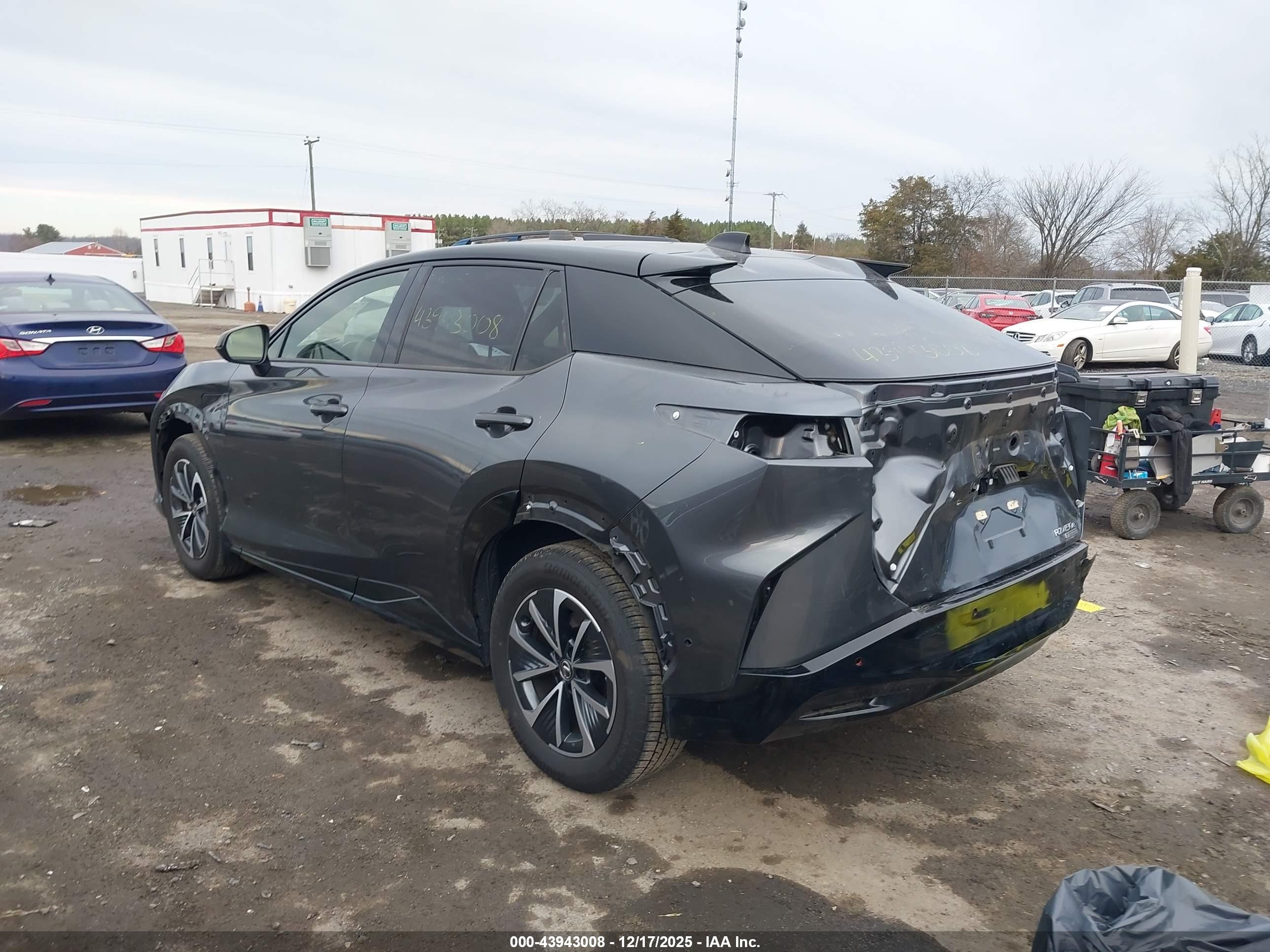 LEXUS RZ image 3