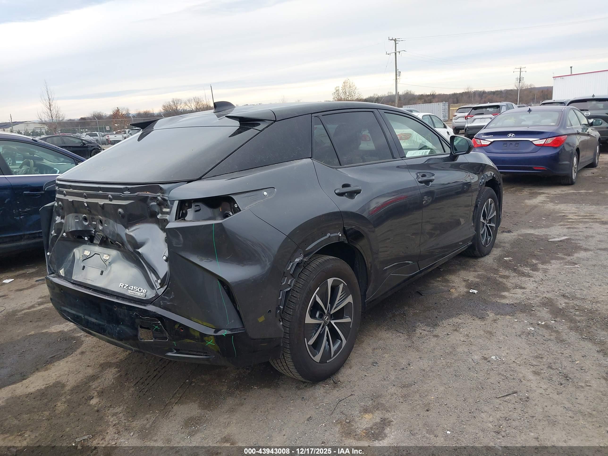 LEXUS RZ image 4