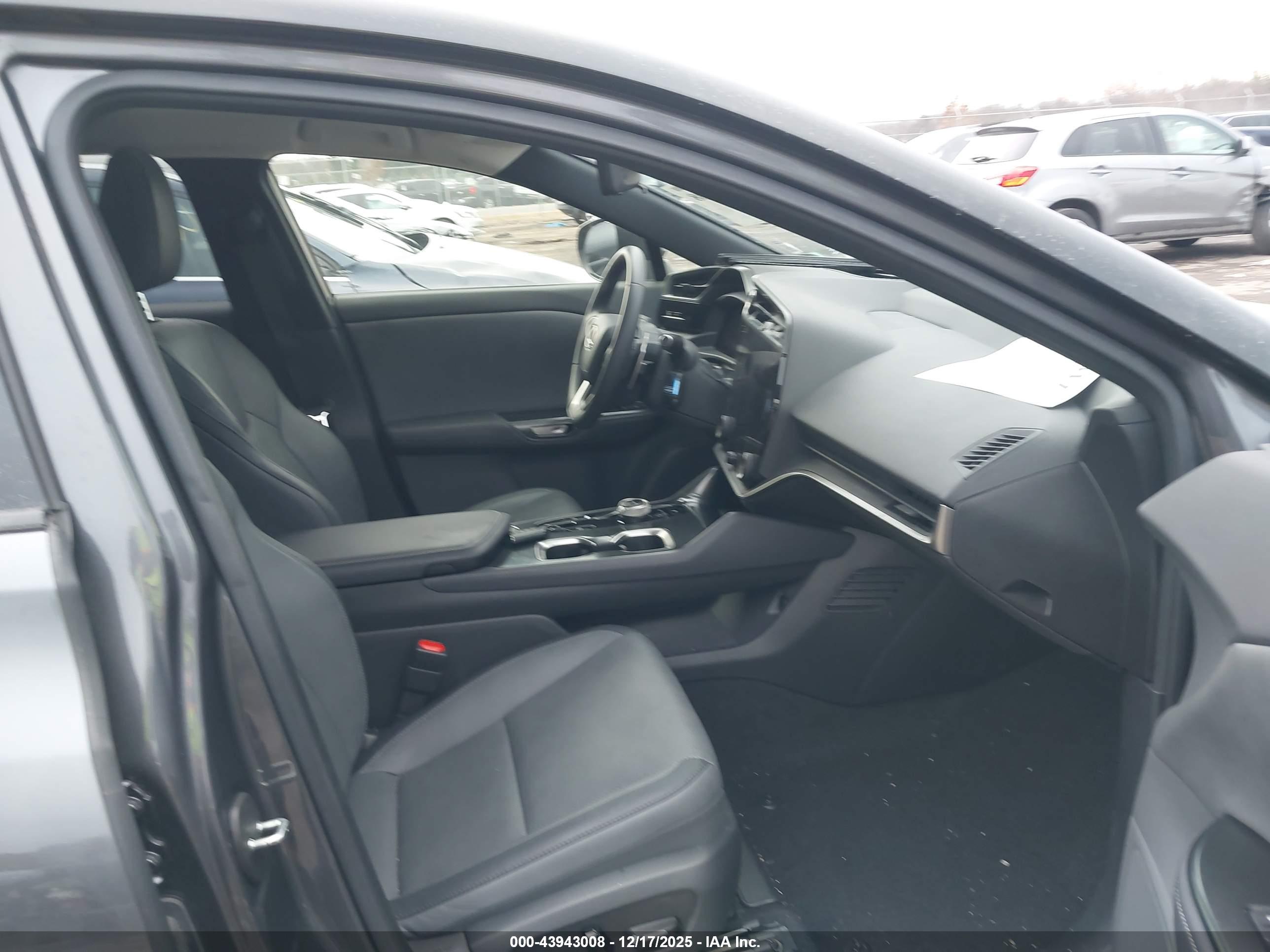 LEXUS RZ image 5