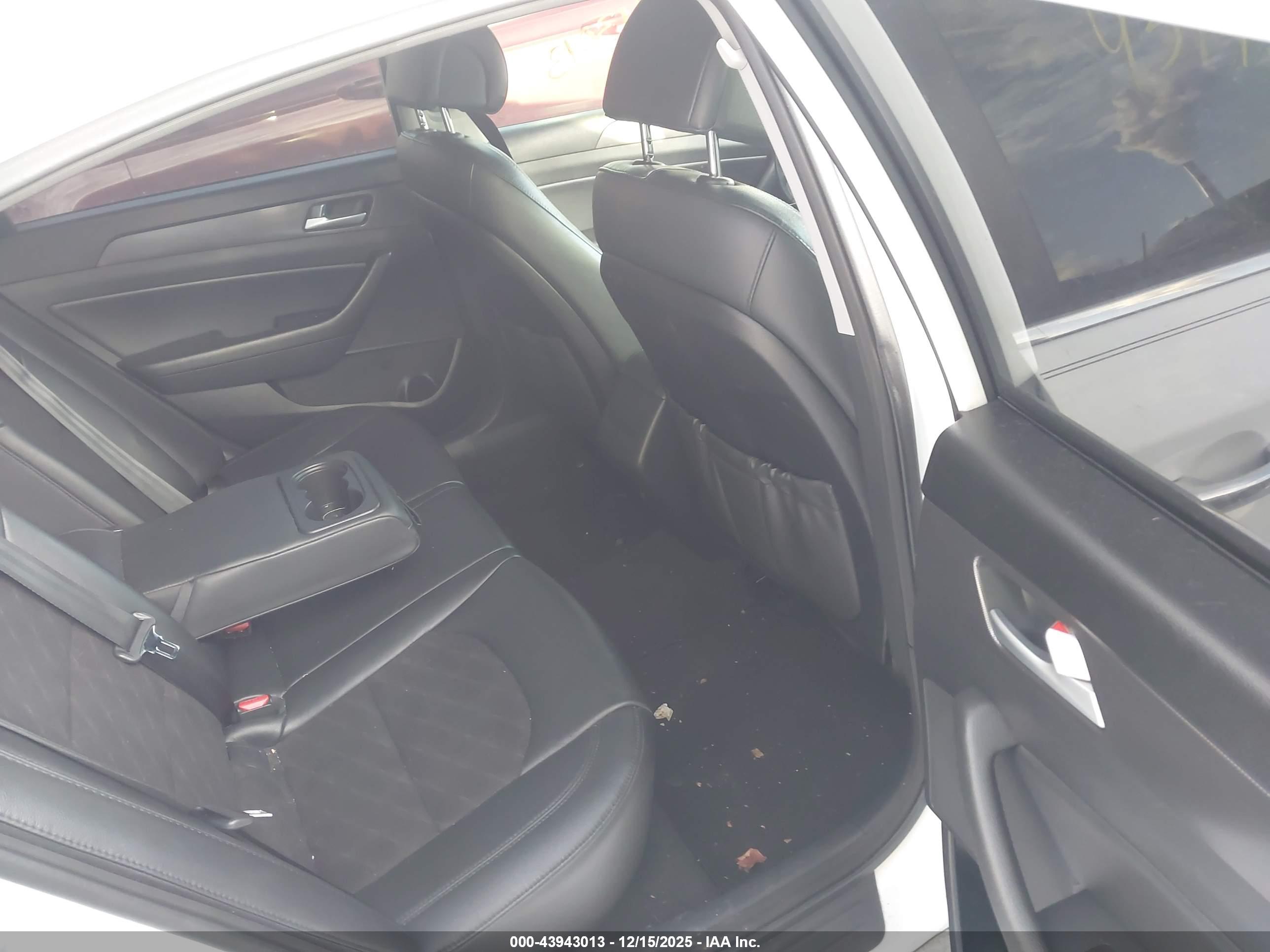 HYUNDAI SONATA image 8