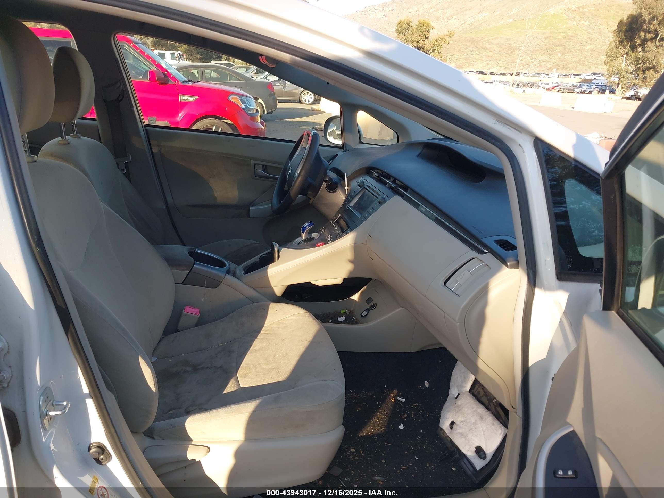 TOYOTA PRIUS image 5