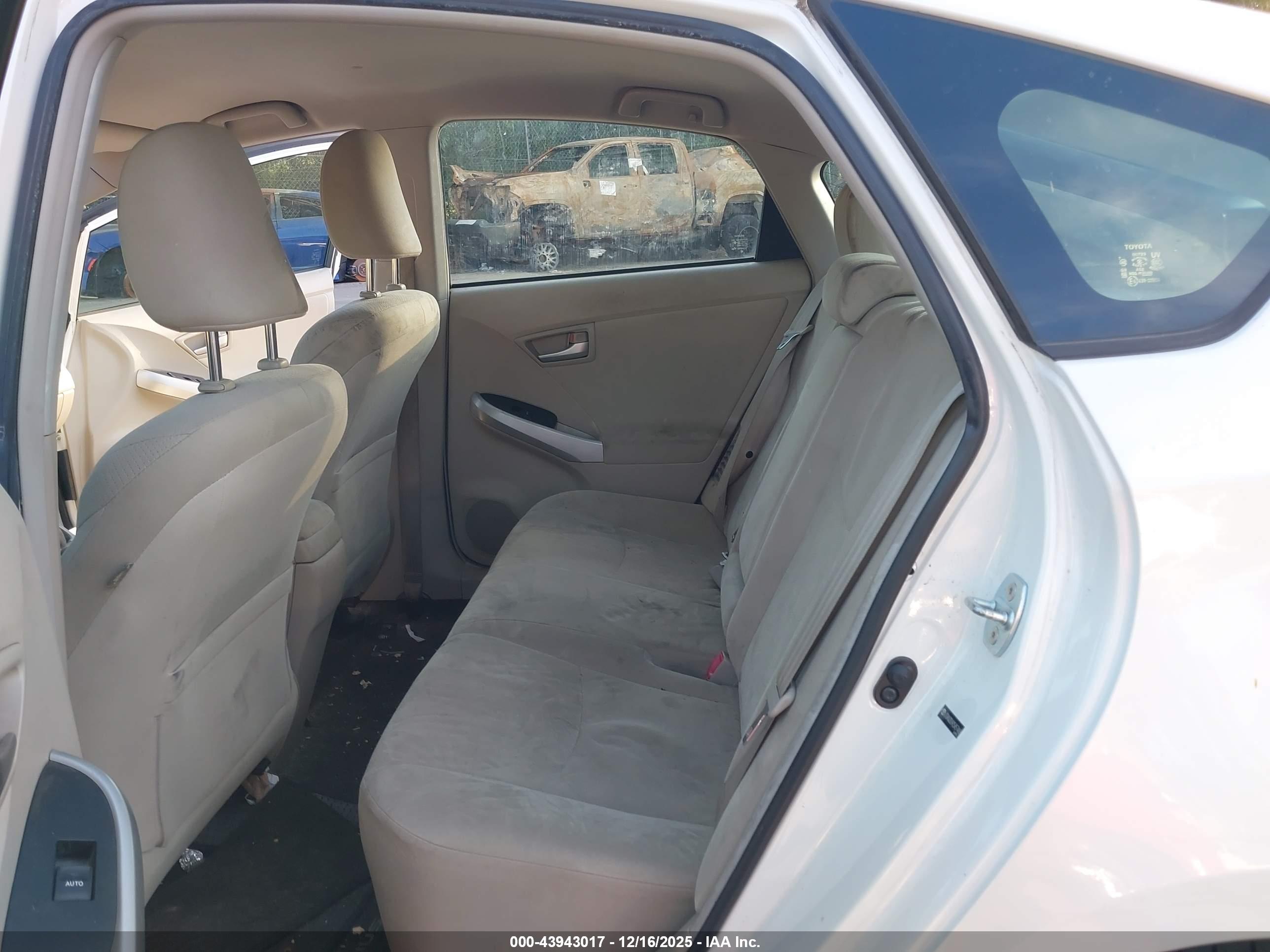 TOYOTA PRIUS image 8