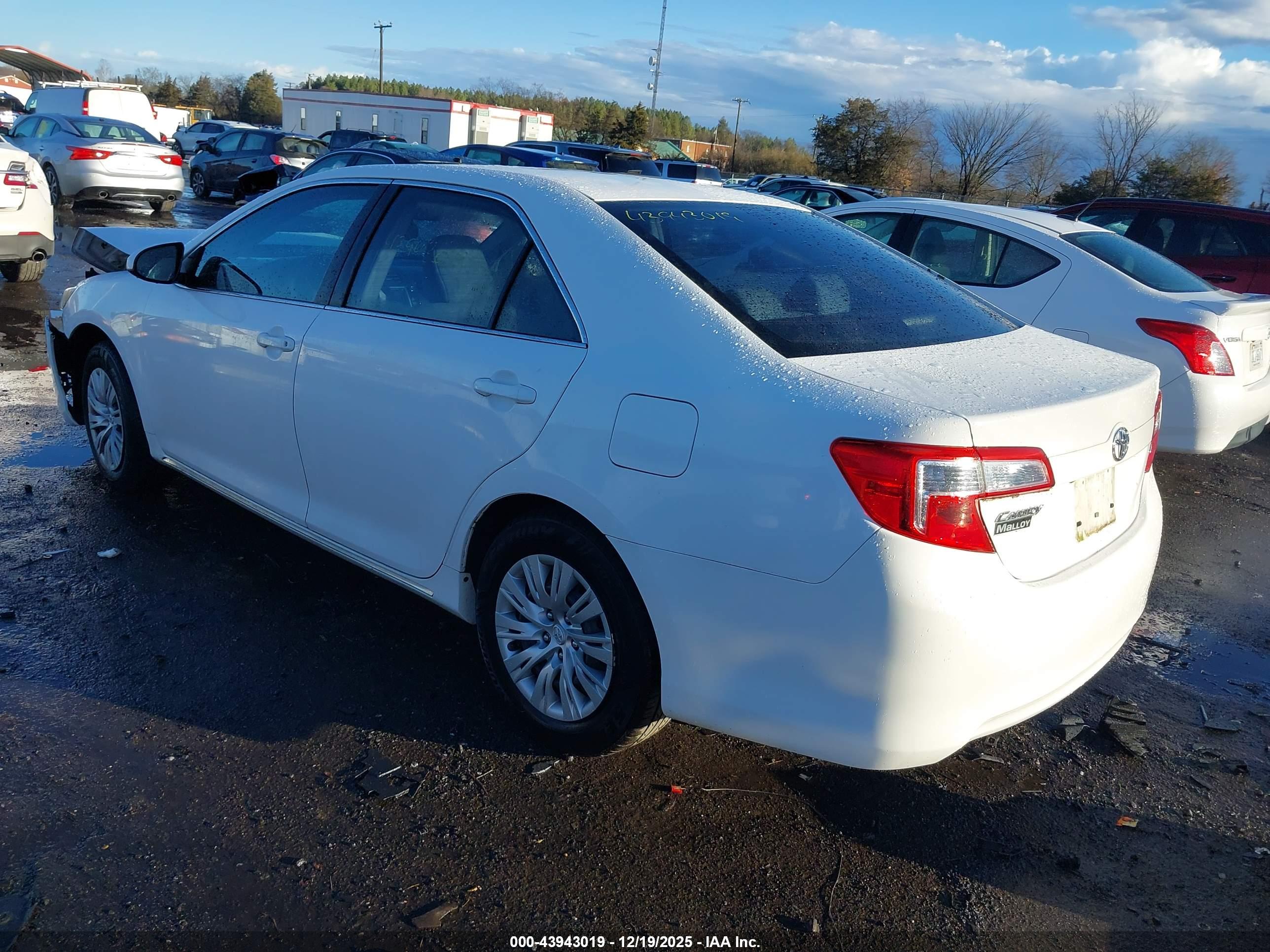 TOYOTA CAMRY image 3