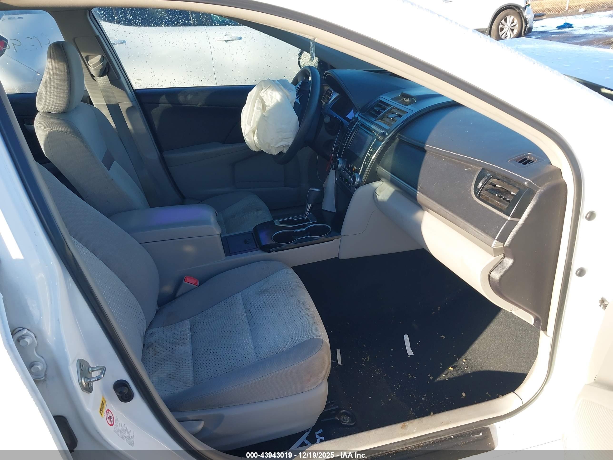TOYOTA CAMRY image 5