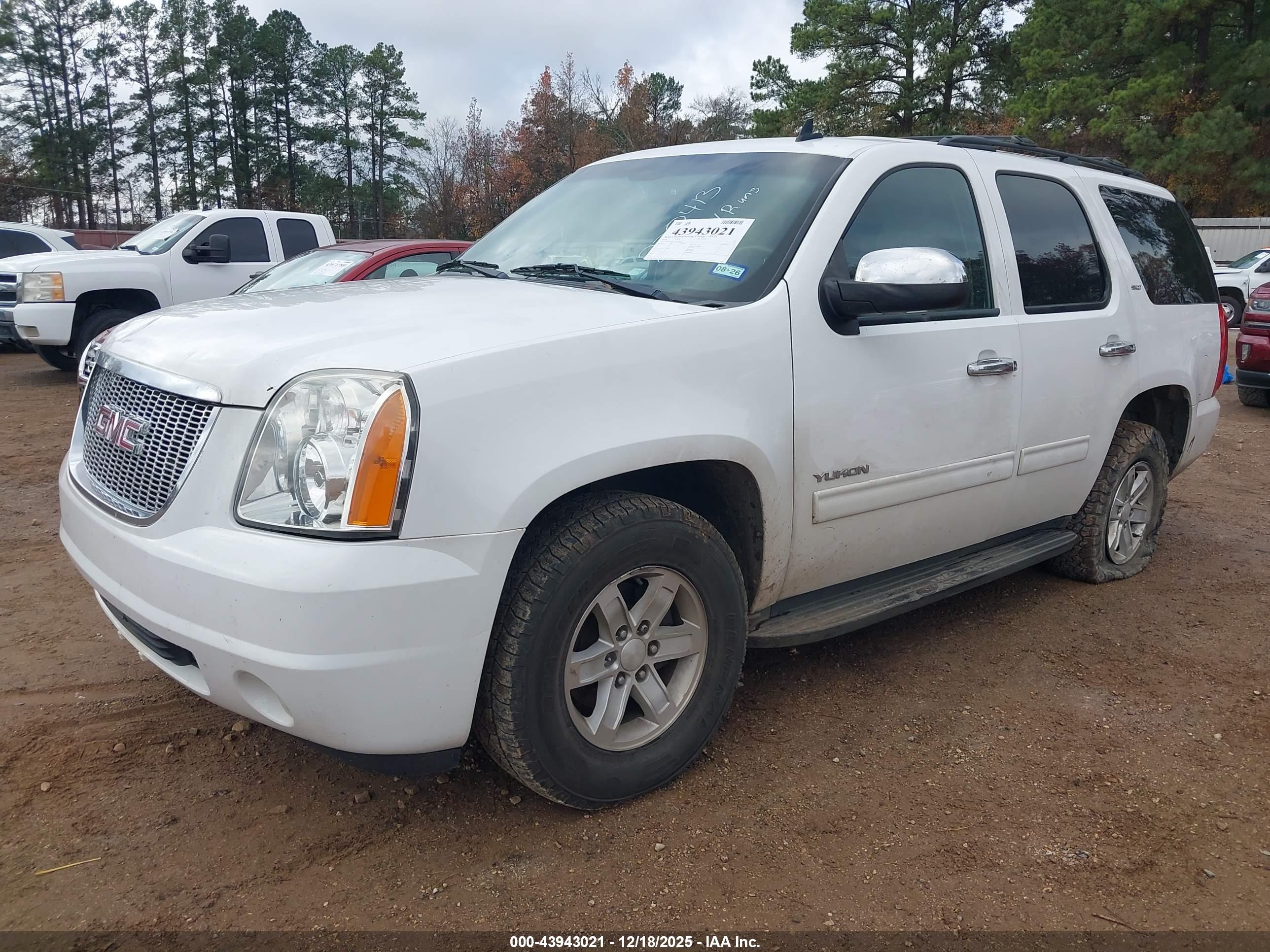 GMC YUKON image 2