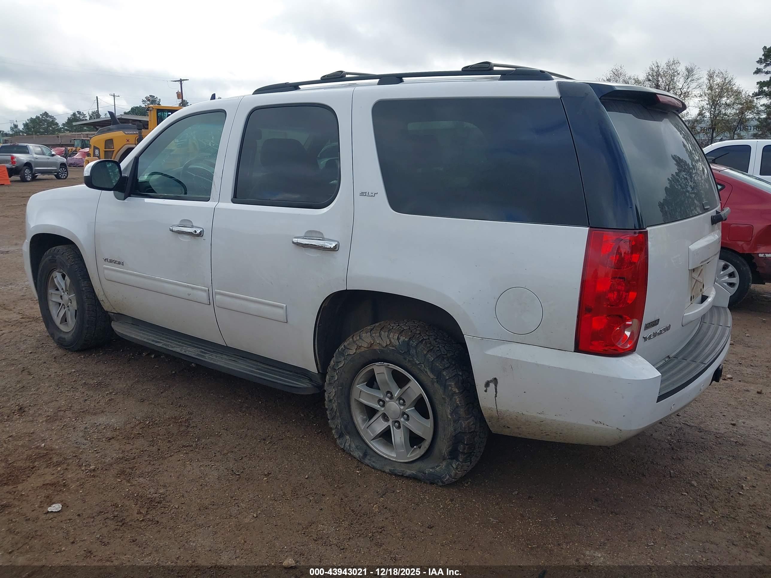 GMC YUKON image 3