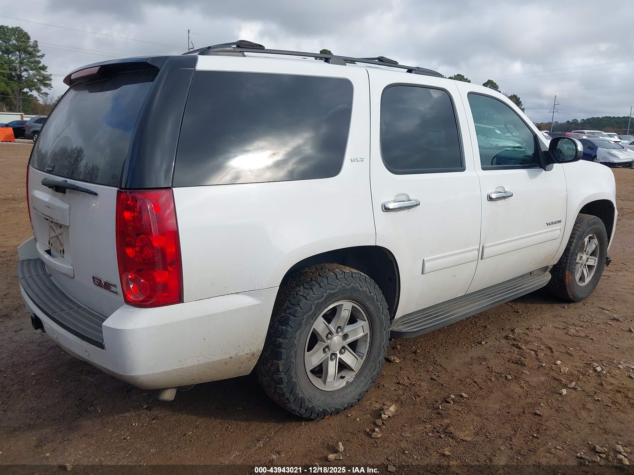 GMC YUKON image 4