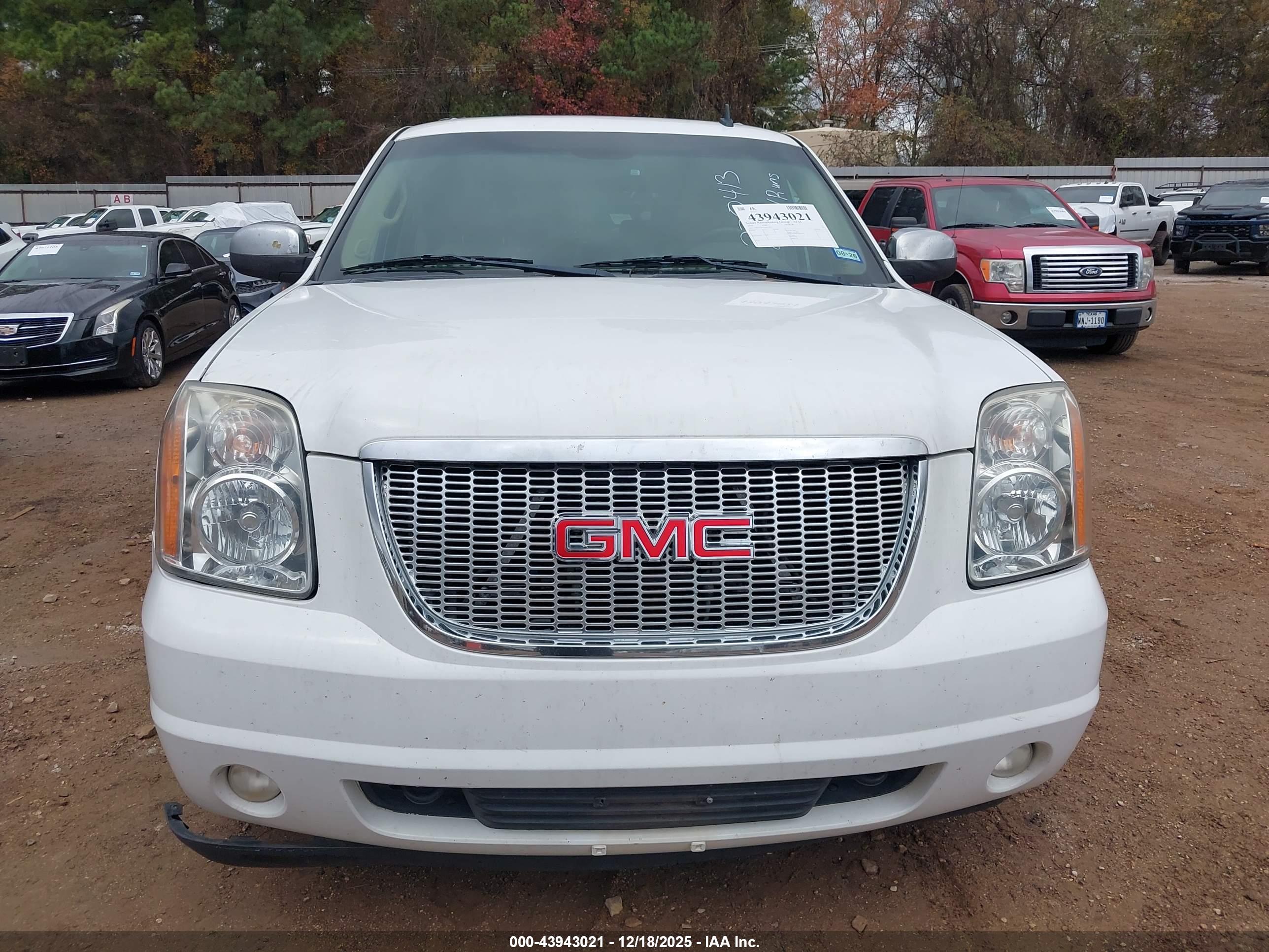 GMC YUKON image 6