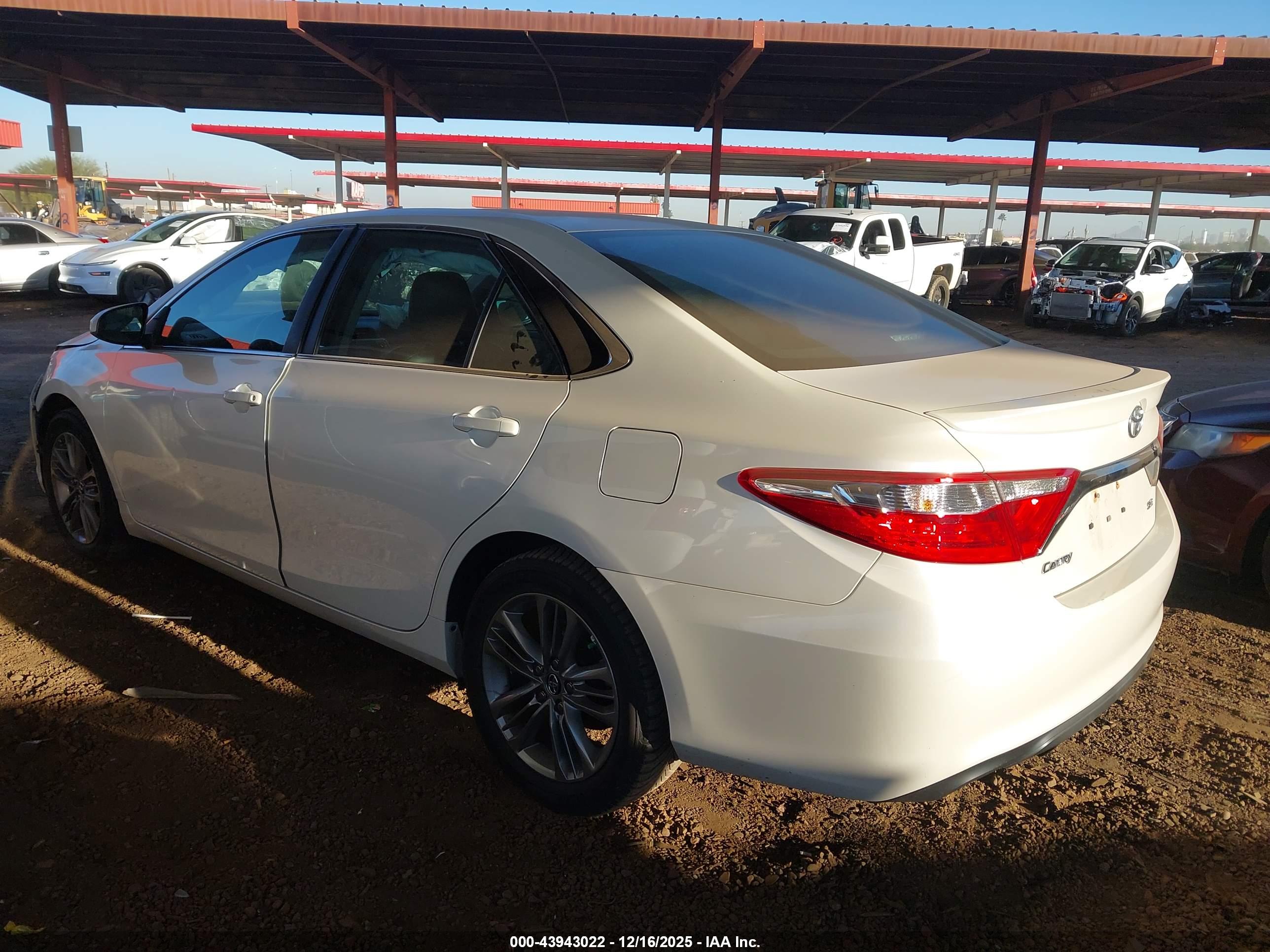 TOYOTA CAMRY image 3