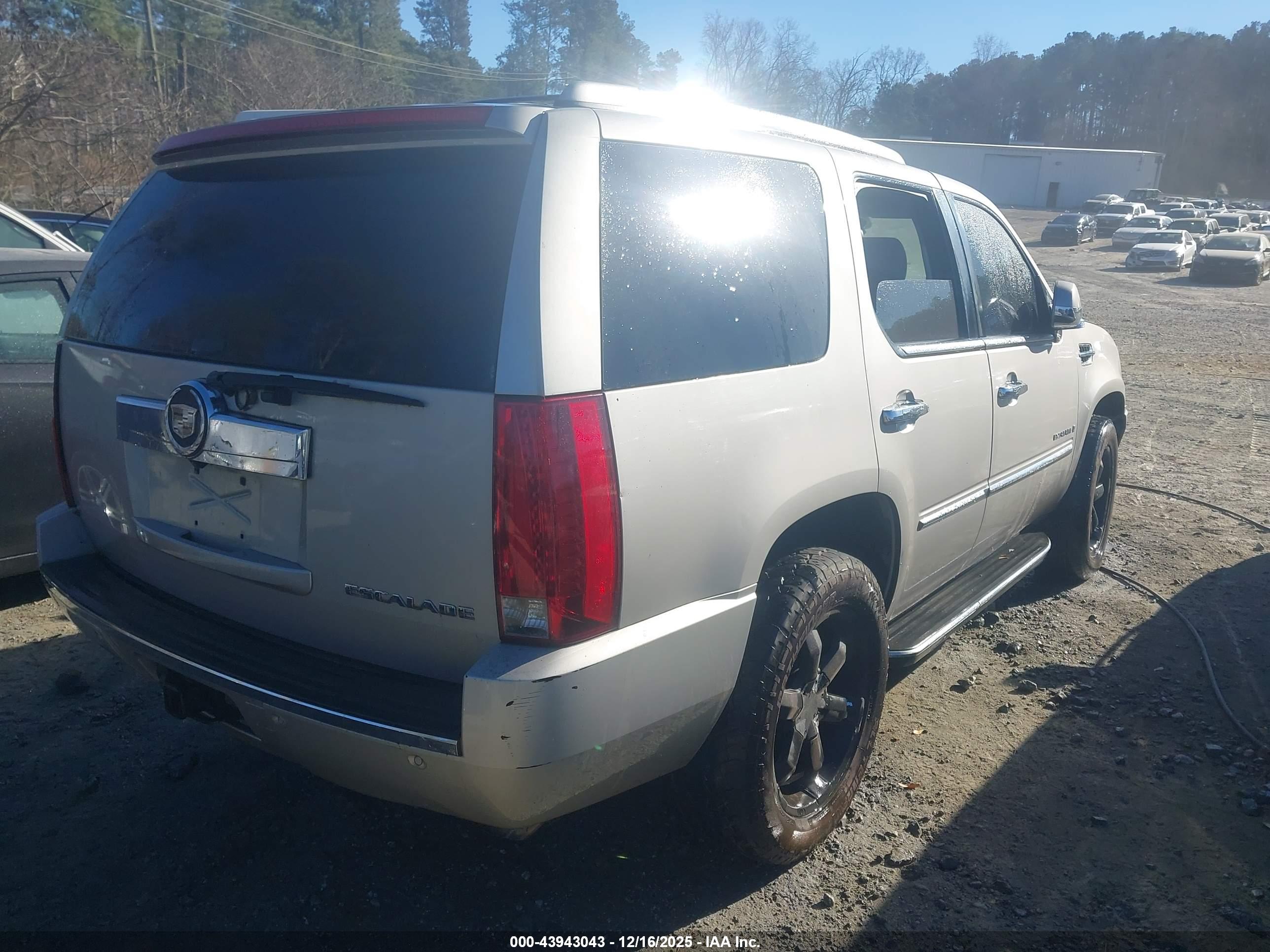 CADILLAC ESCALADE image 4