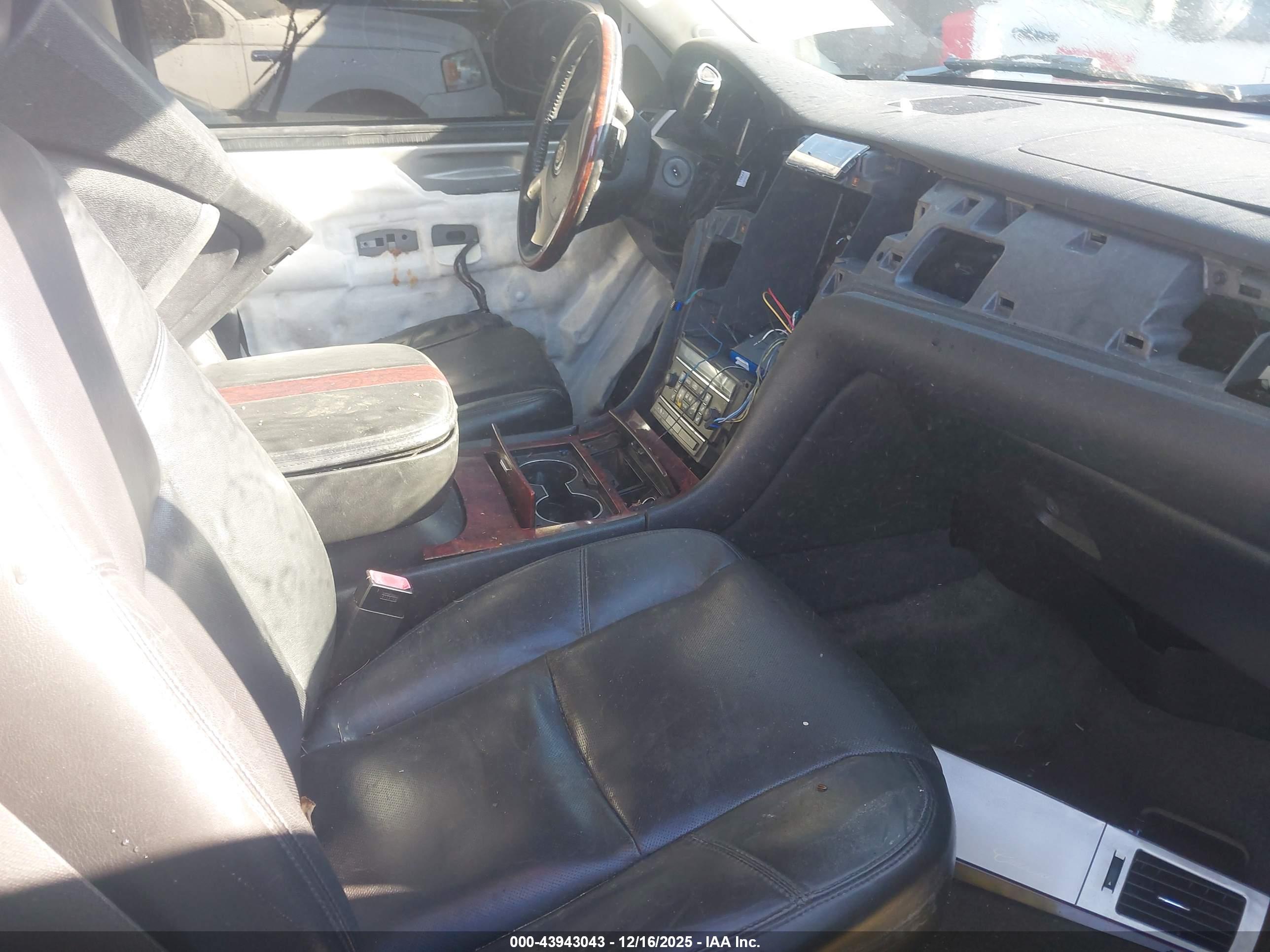 CADILLAC ESCALADE image 5