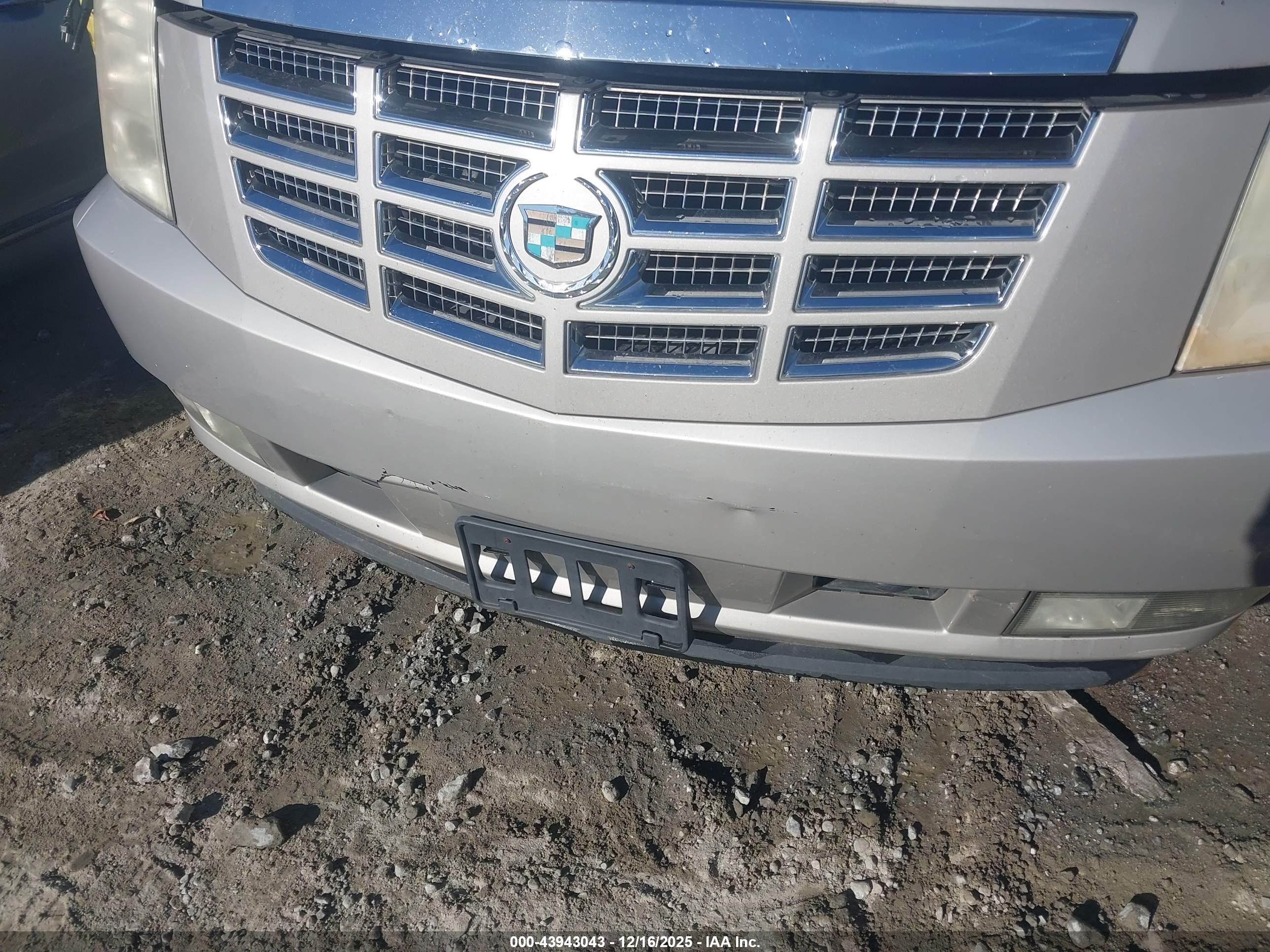 CADILLAC ESCALADE image 6