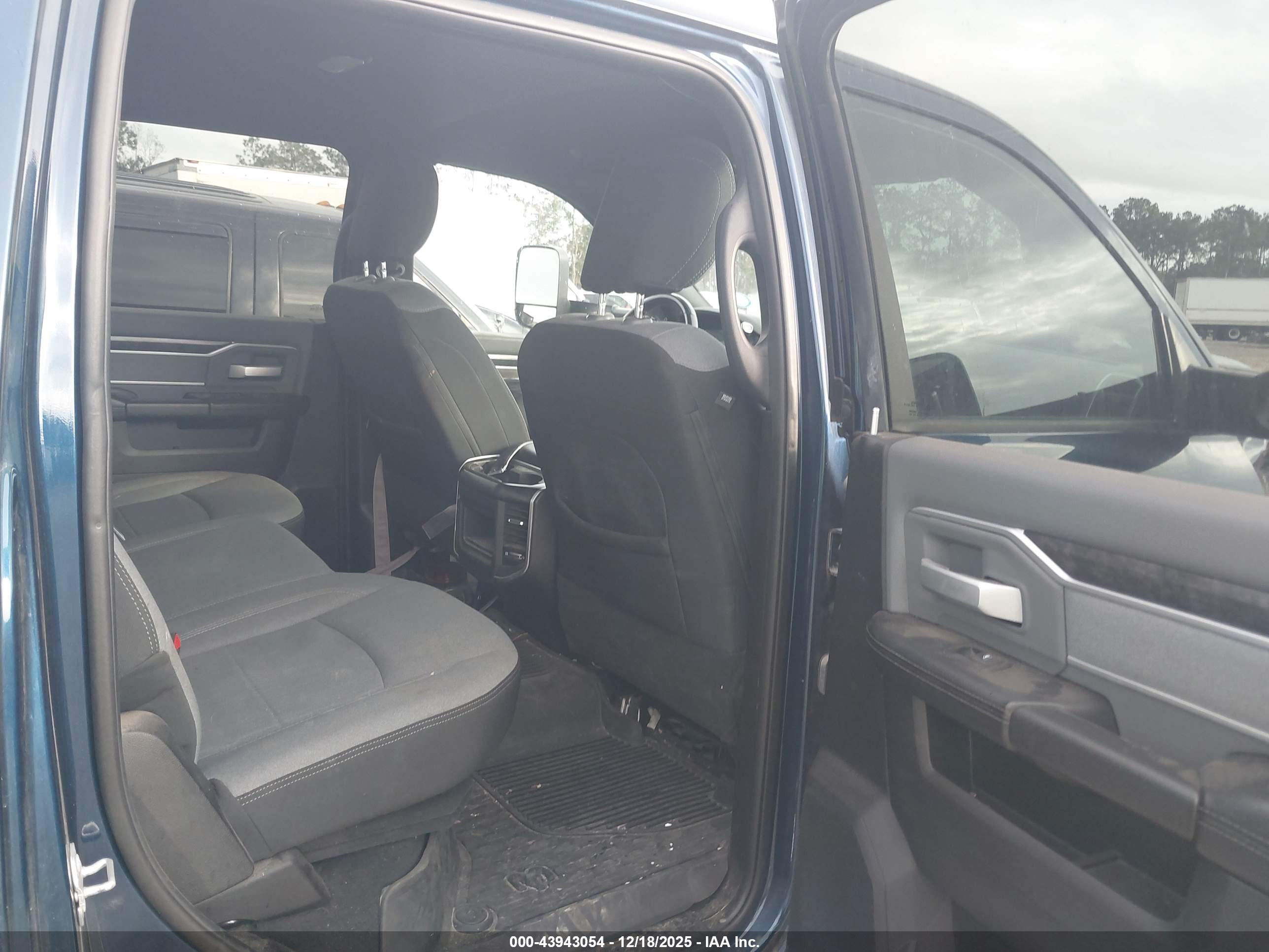 RAM 3500 image 8