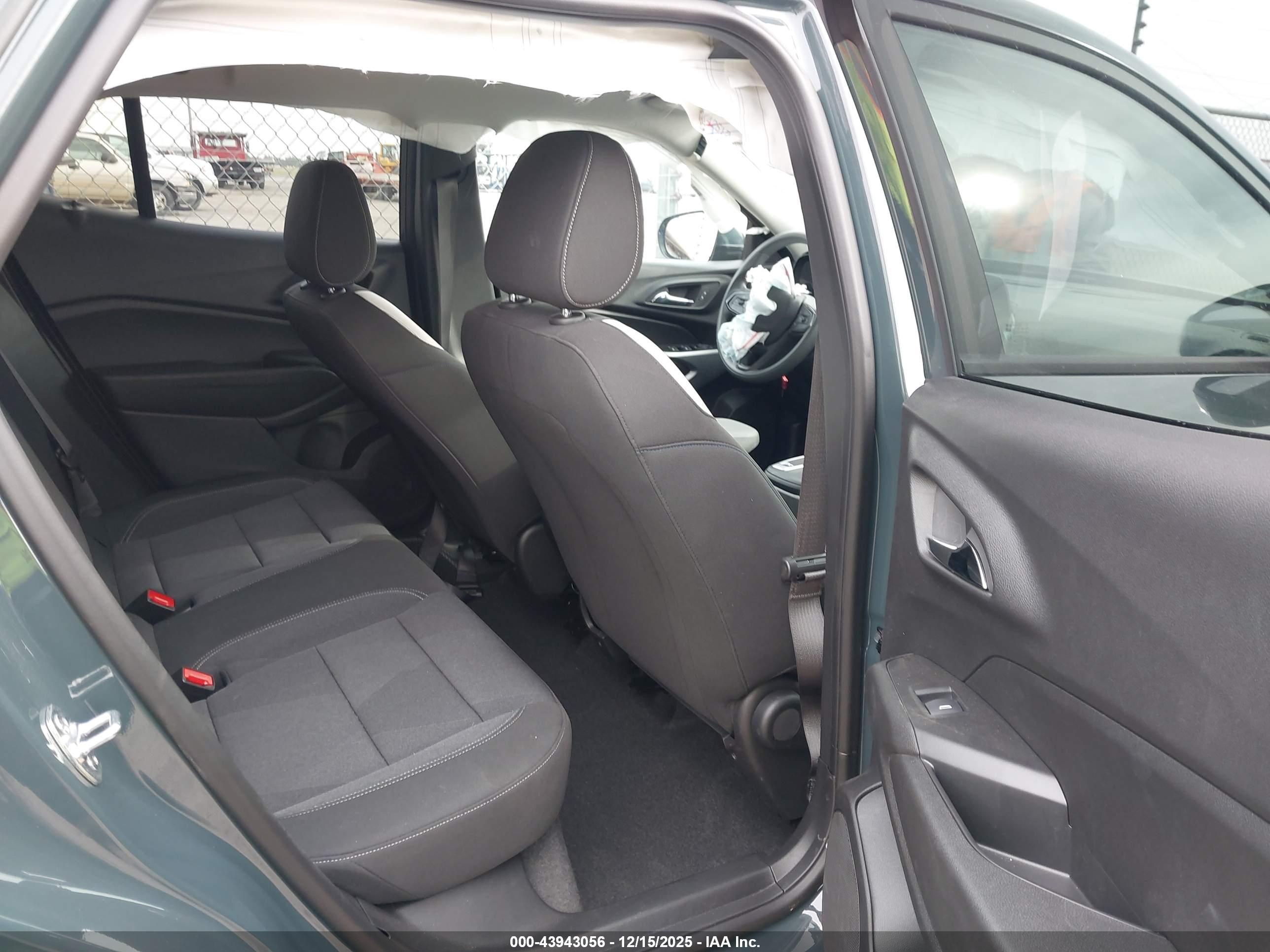 CHEVROLET TRAX image 8