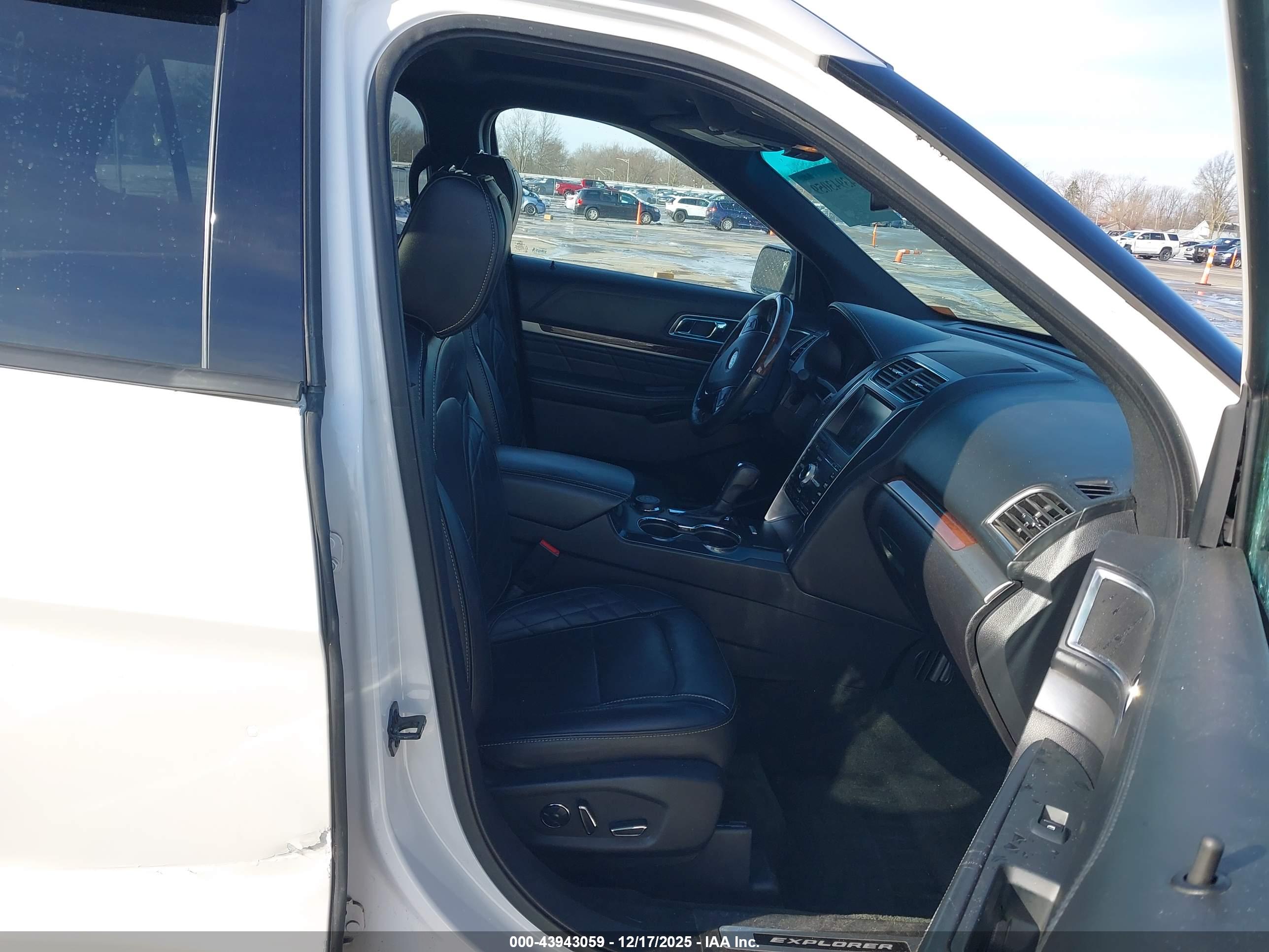 FORD EXPLORER image 5