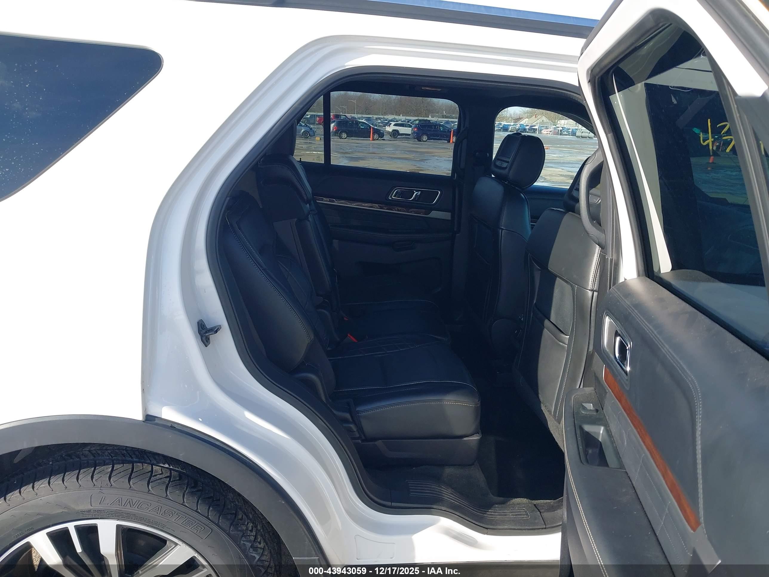 FORD EXPLORER image 8
